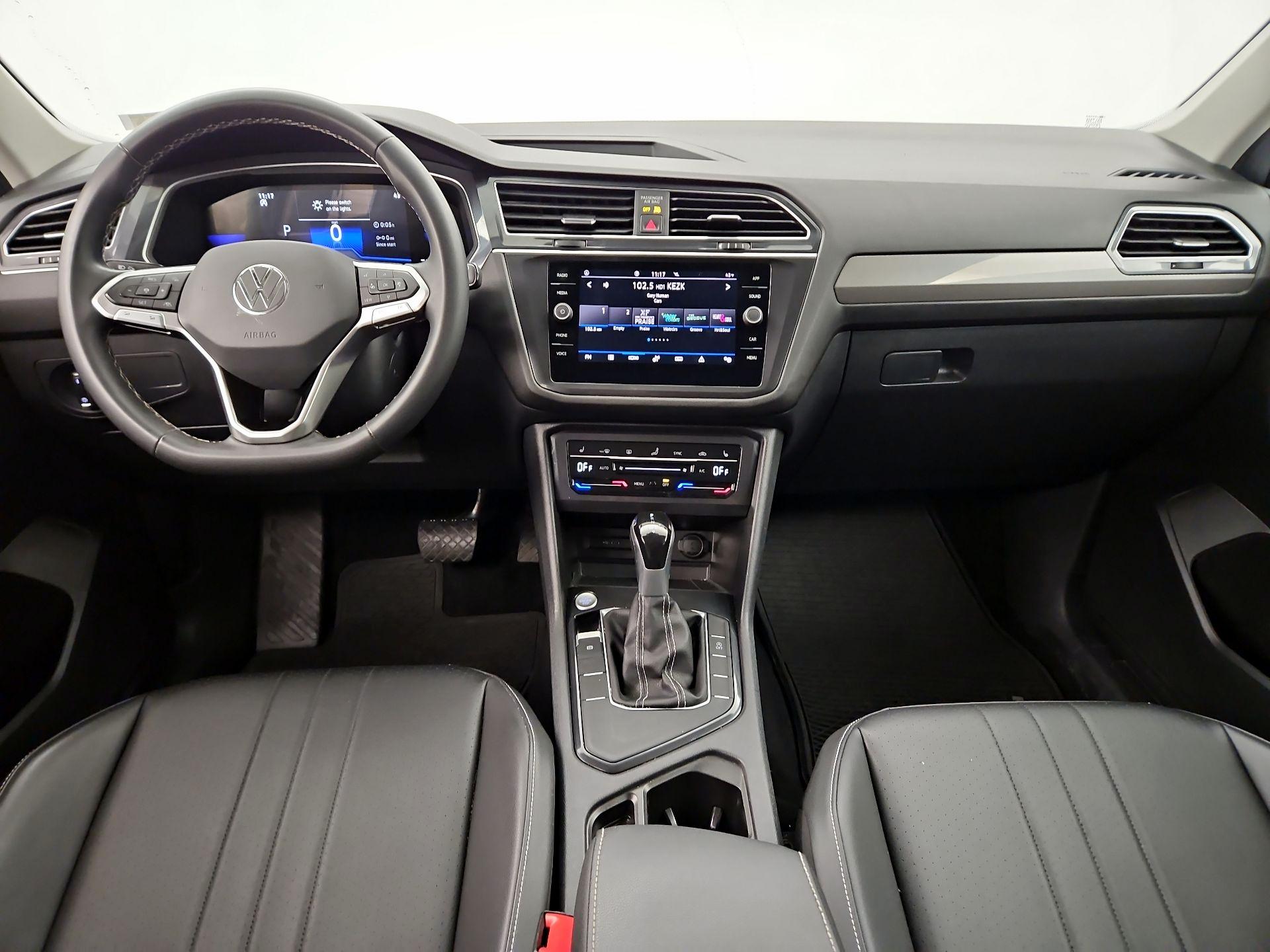 Thumbnail: 2023 Volkswagen Tiguan - 9