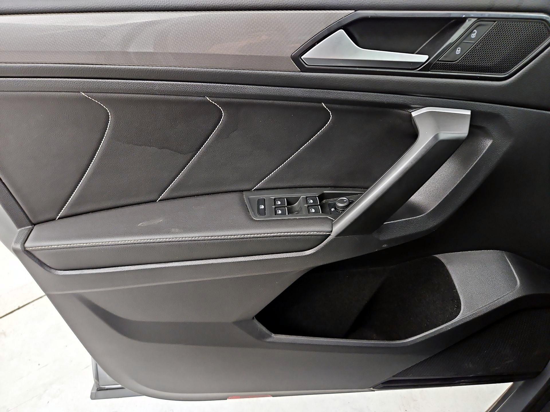 Thumbnail: 2023 Volkswagen Tiguan - 12