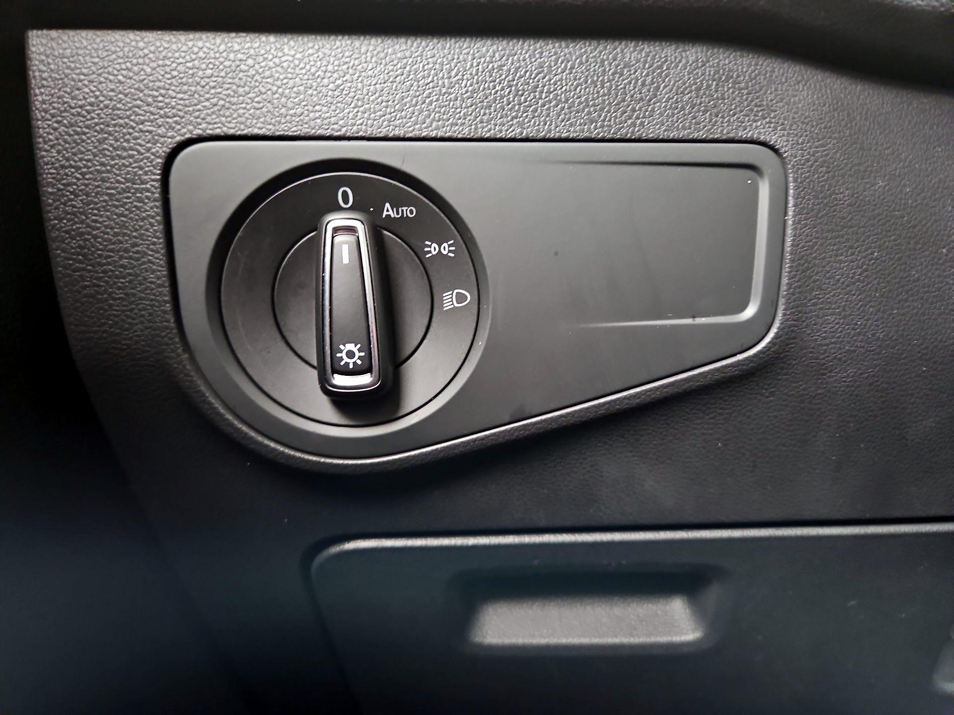 Thumbnail: 2023 Volkswagen Tiguan - 13