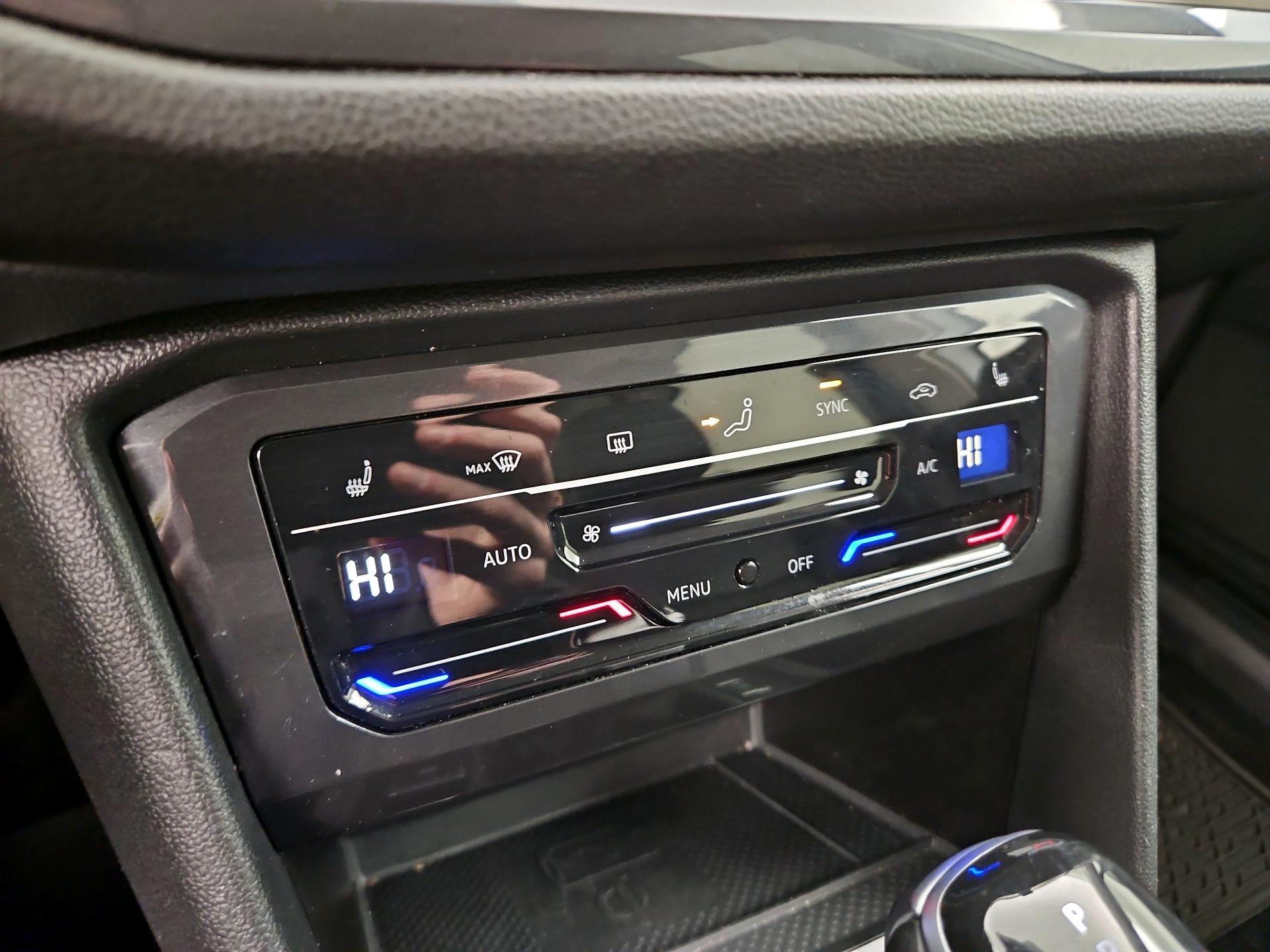 Thumbnail: 2023 Volkswagen Tiguan - 16