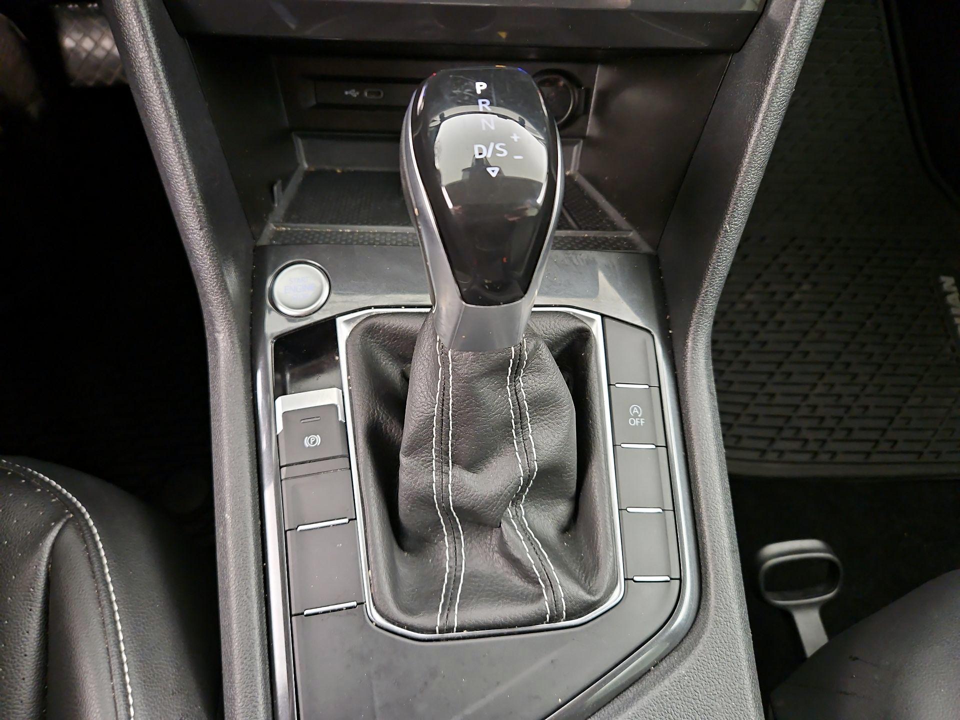 Thumbnail: 2023 Volkswagen Tiguan - 17