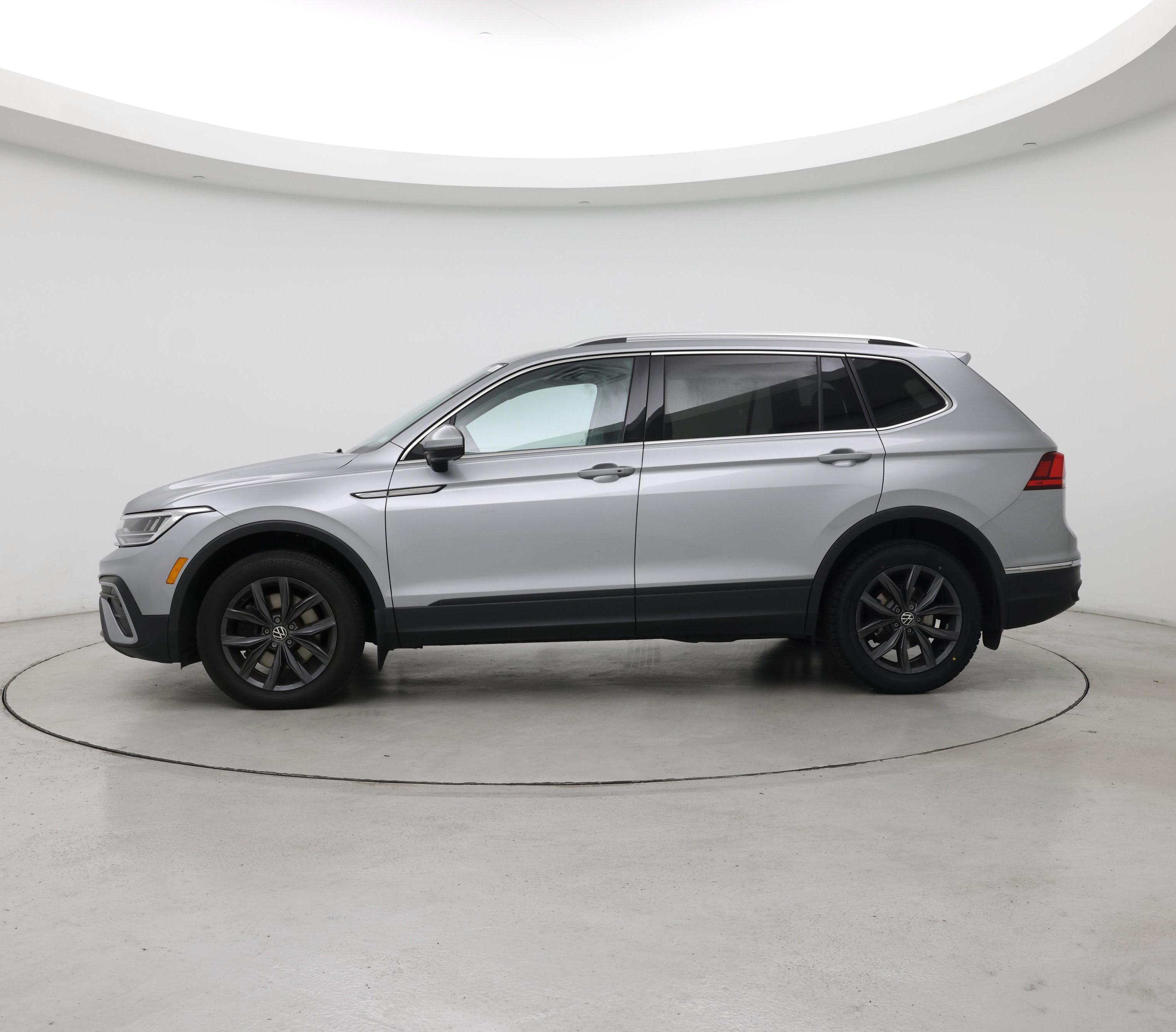 Thumbnail: 2023 Volkswagen Tiguan - 3