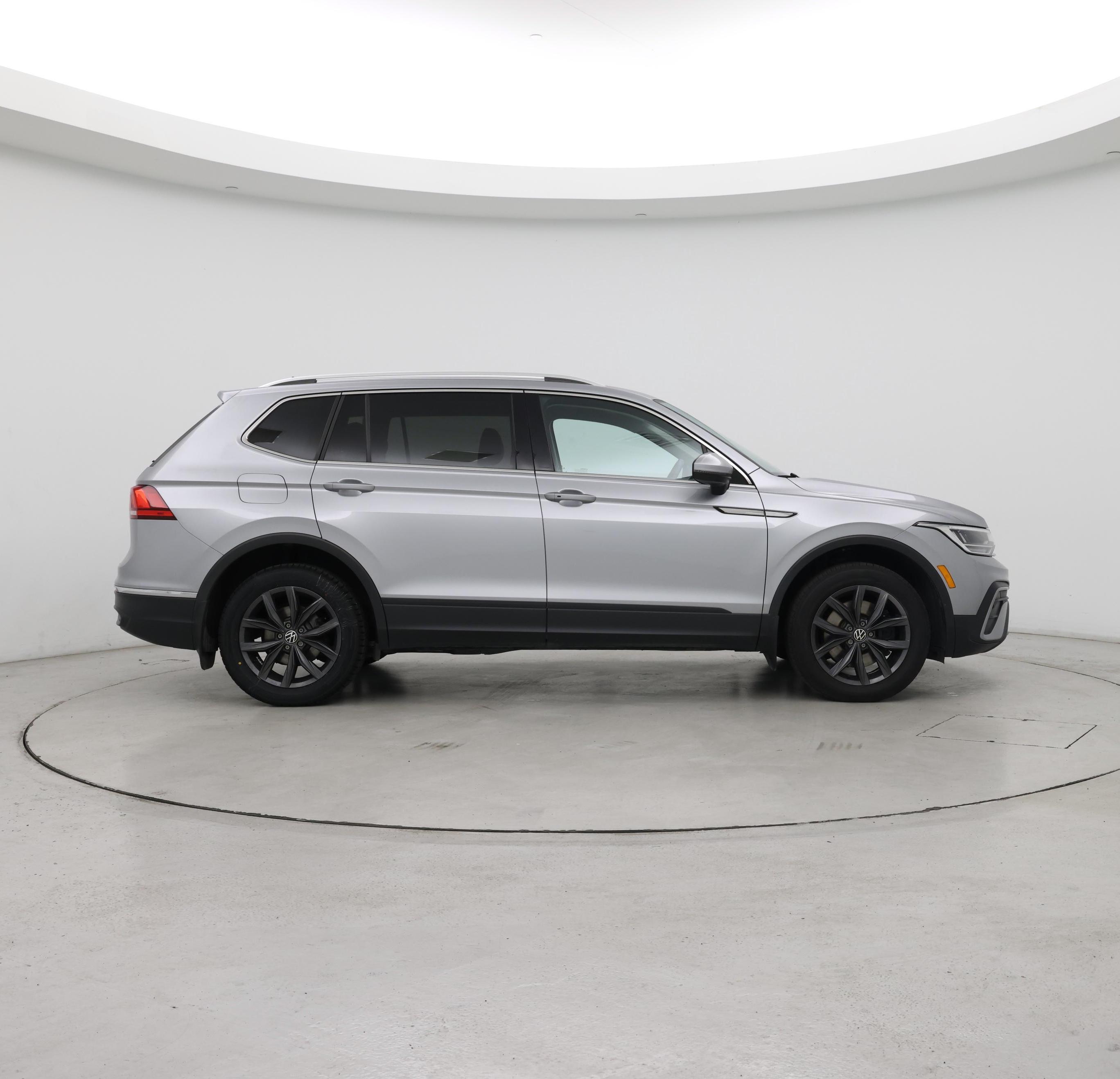 Thumbnail: 2023 Volkswagen Tiguan - 7