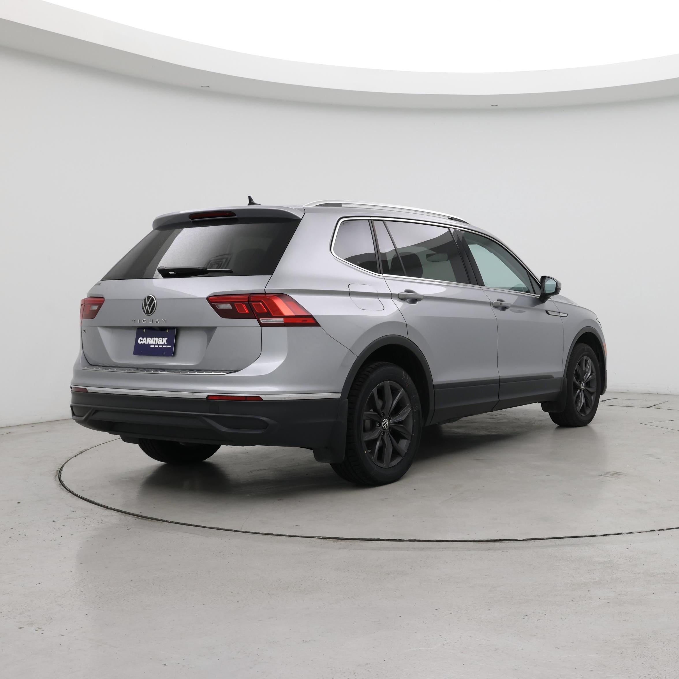 Thumbnail: 2023 Volkswagen Tiguan - 8