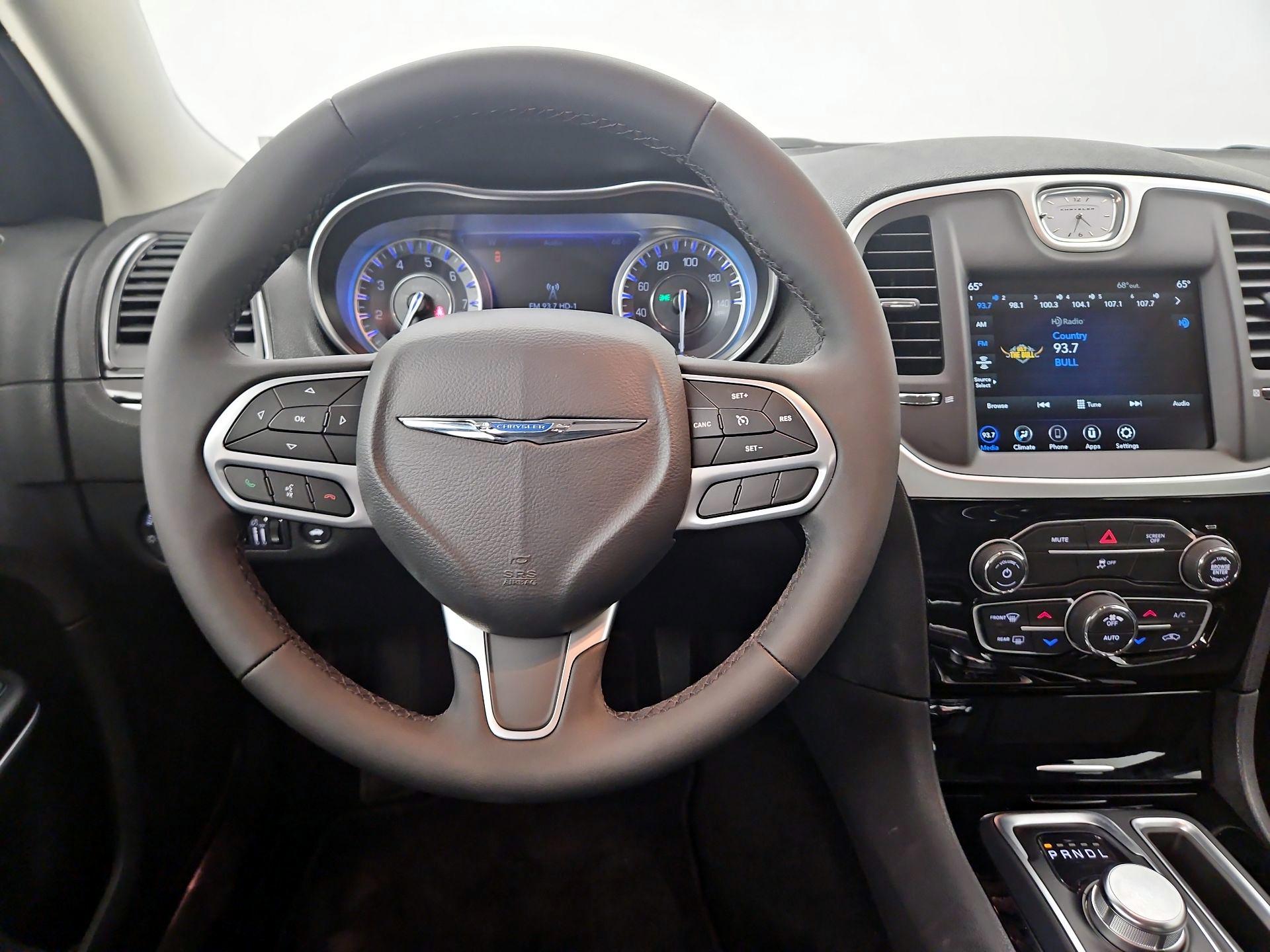 Thumbnail: 2023 Chrysler 300 - 10