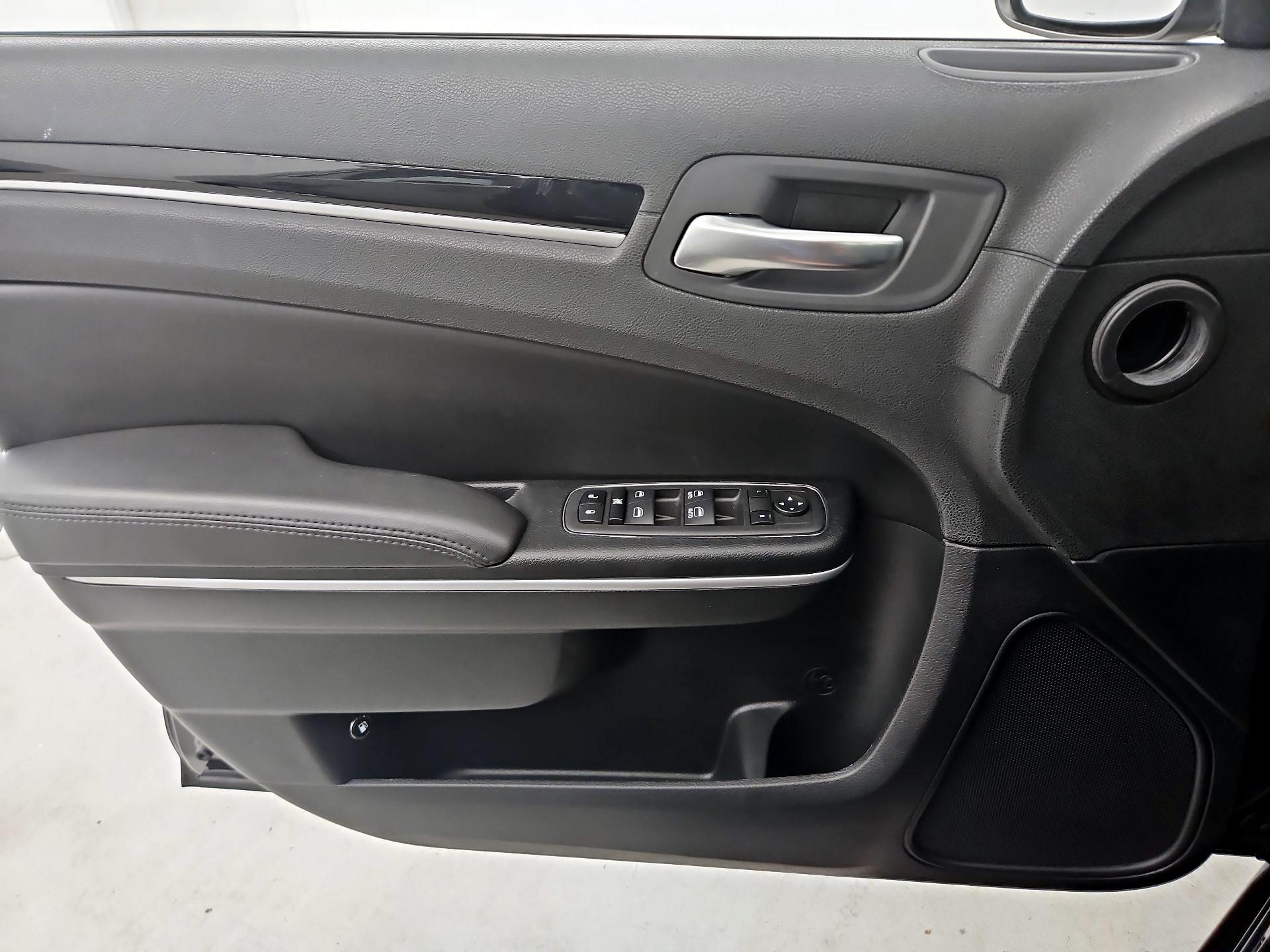 Thumbnail: 2023 Chrysler 300 - 12