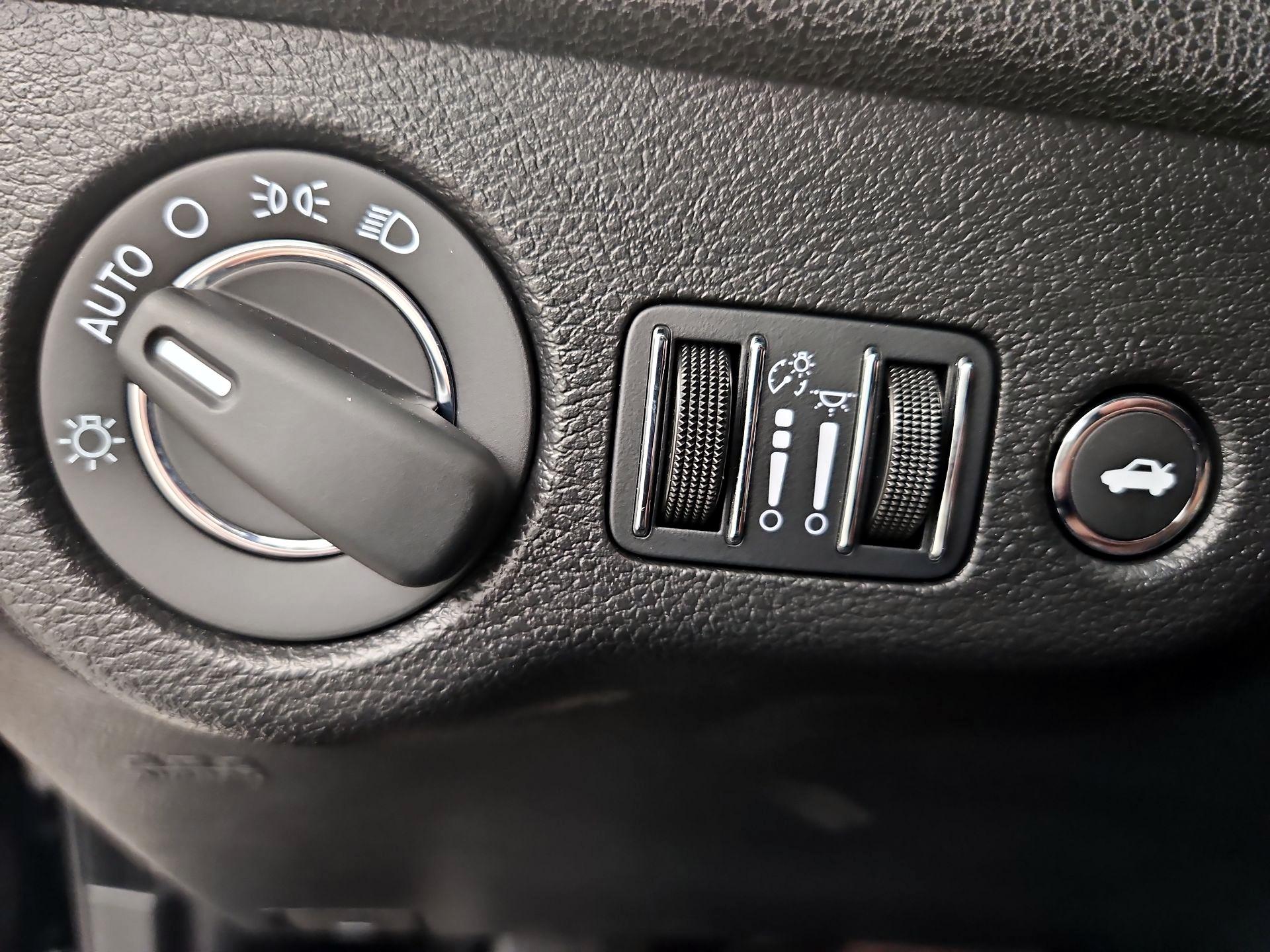 Thumbnail: 2023 Chrysler 300 - 13