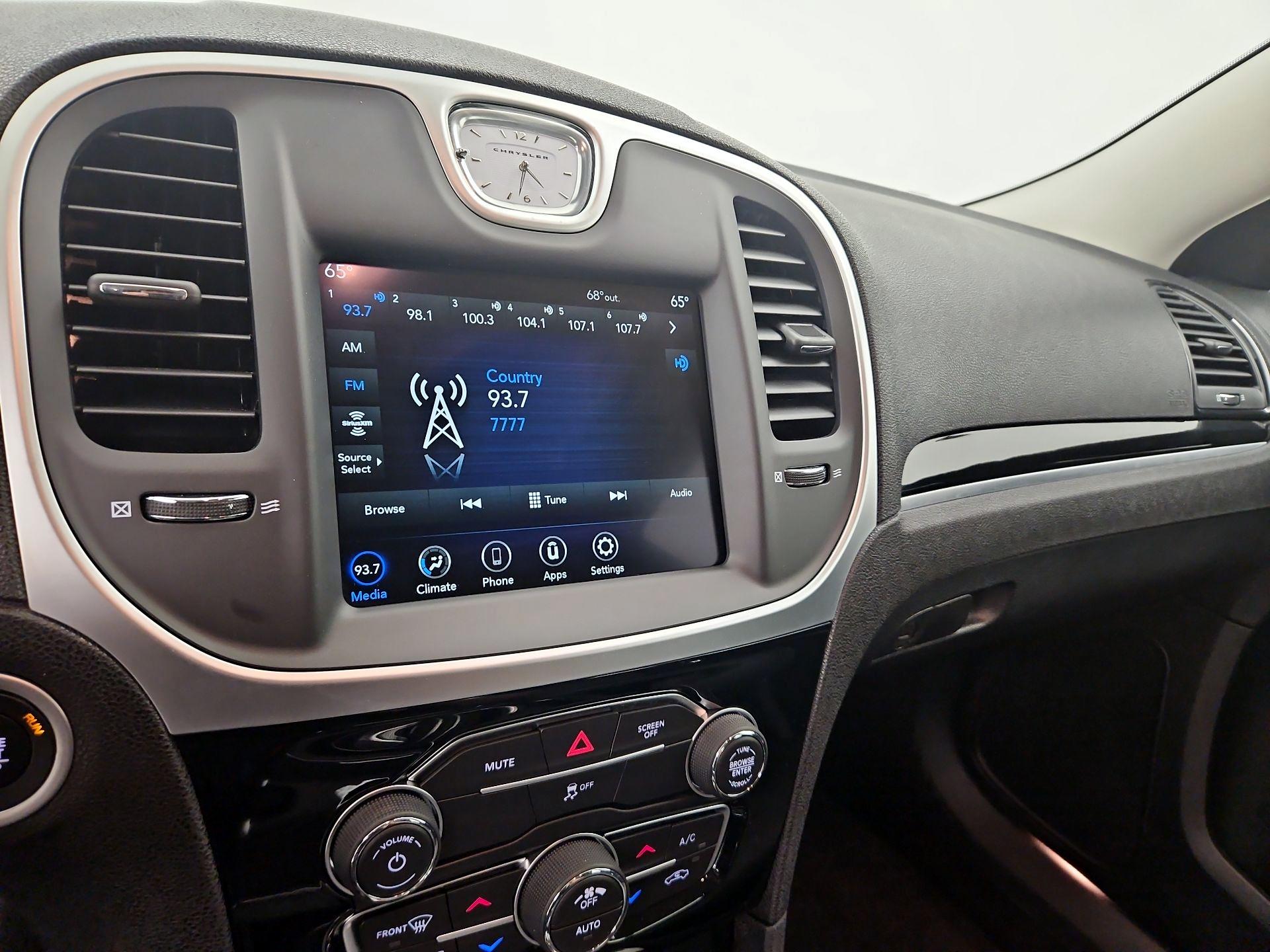 Thumbnail: 2023 Chrysler 300 - 15