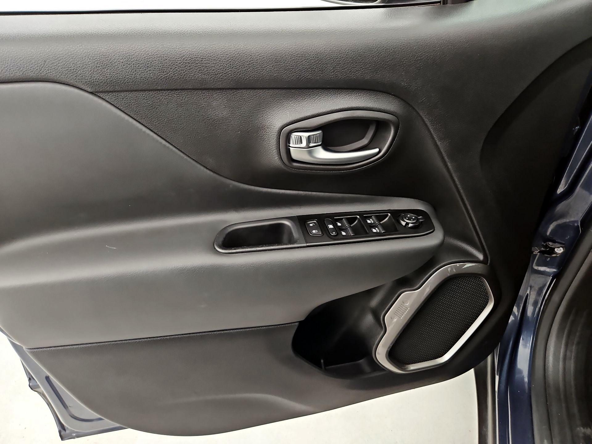 Thumbnail: 2021 Jeep Renegade - 12