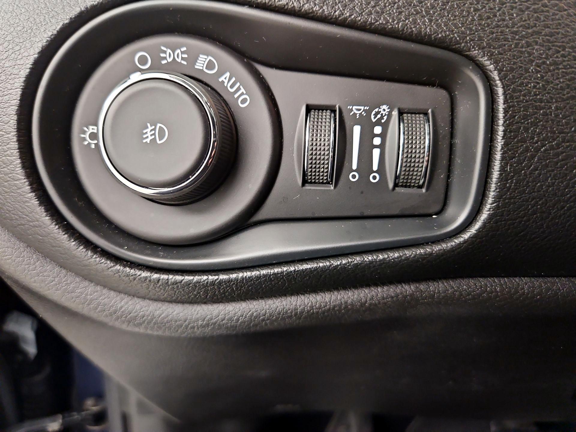 Thumbnail: 2021 Jeep Renegade - 13