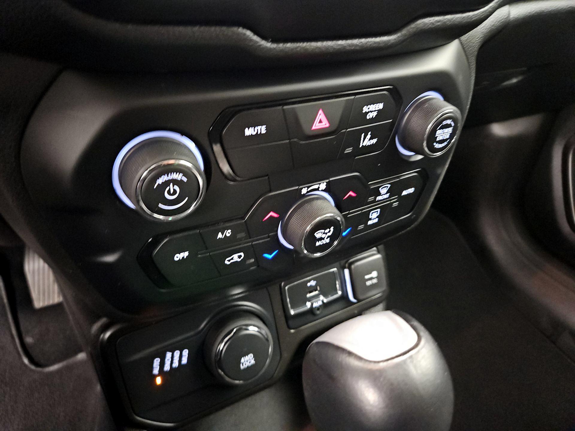 Thumbnail: 2021 Jeep Renegade - 16