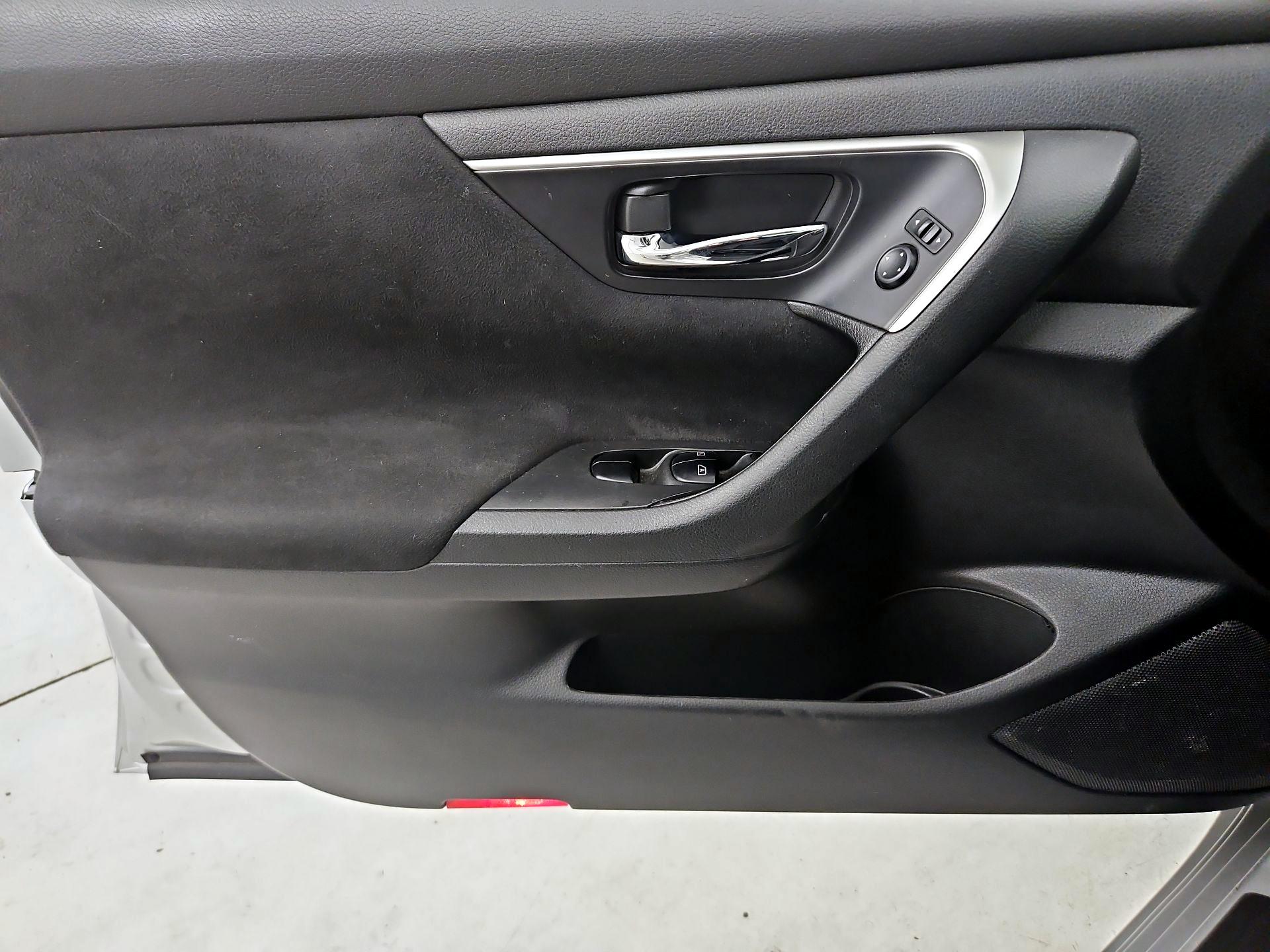 Thumbnail: 2015 Nissan Altima - 12