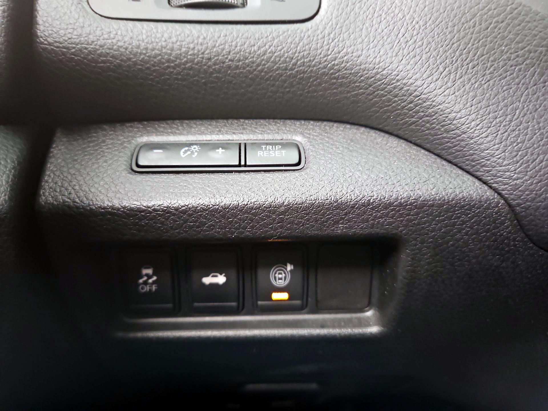 Thumbnail: 2015 Nissan Altima - 13