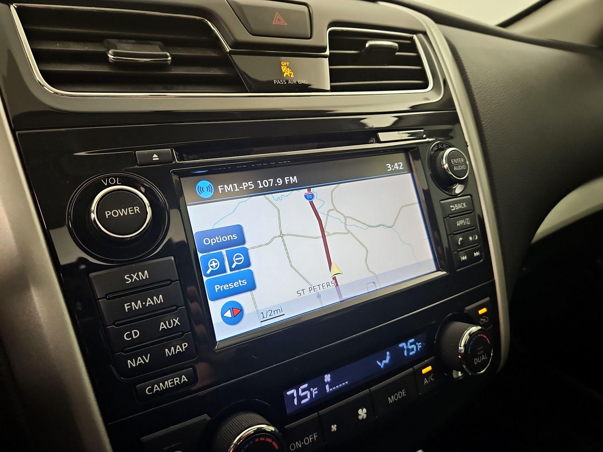 Thumbnail: 2015 Nissan Altima - 14