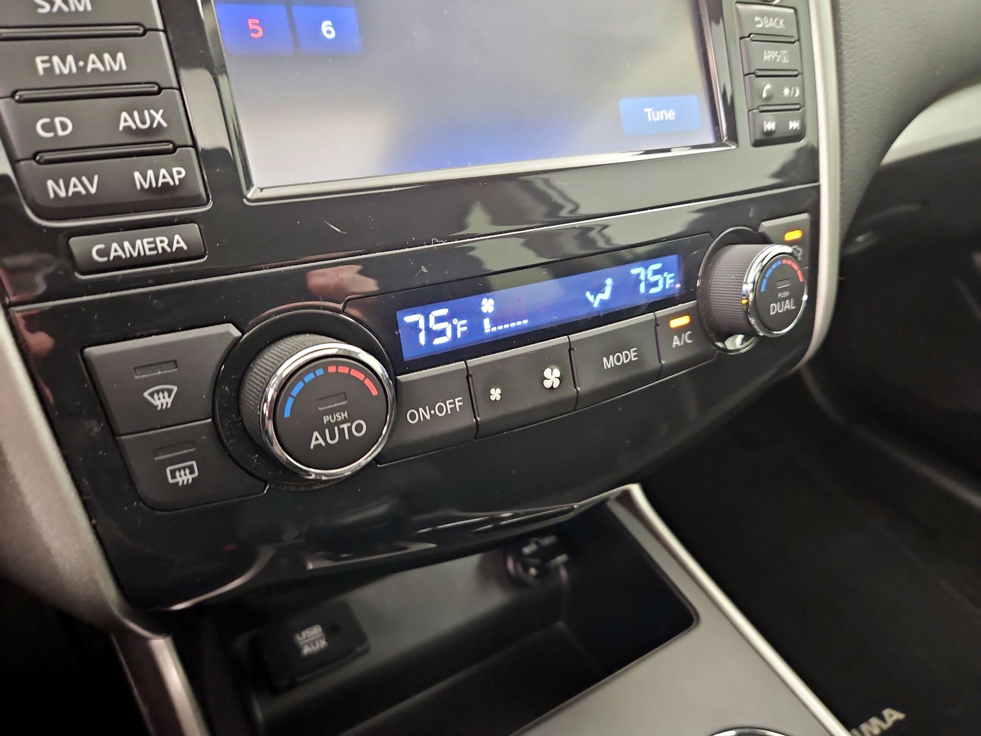 Thumbnail: 2015 Nissan Altima - 17