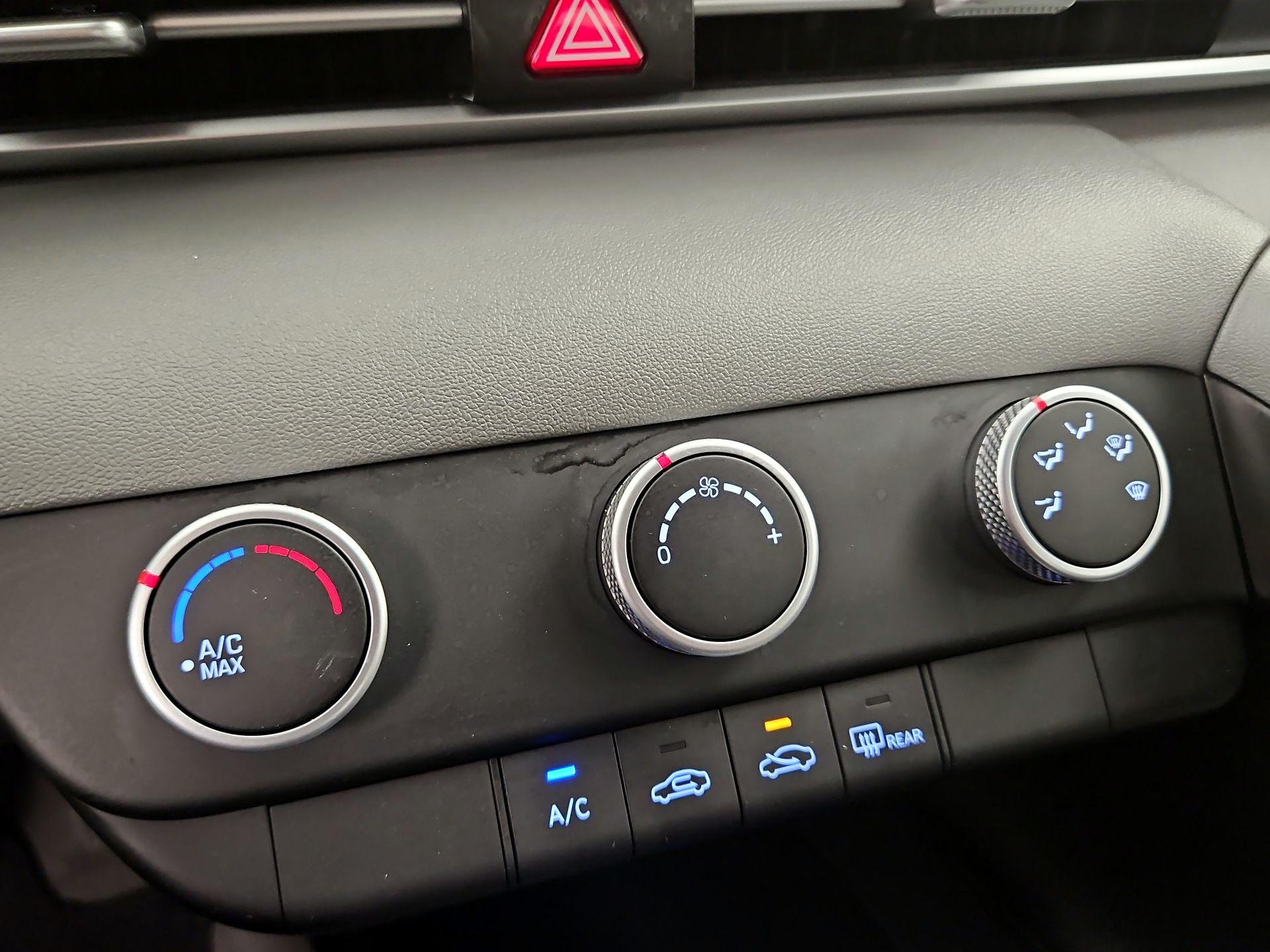 Thumbnail: 2023 Hyundai Elantra - 16