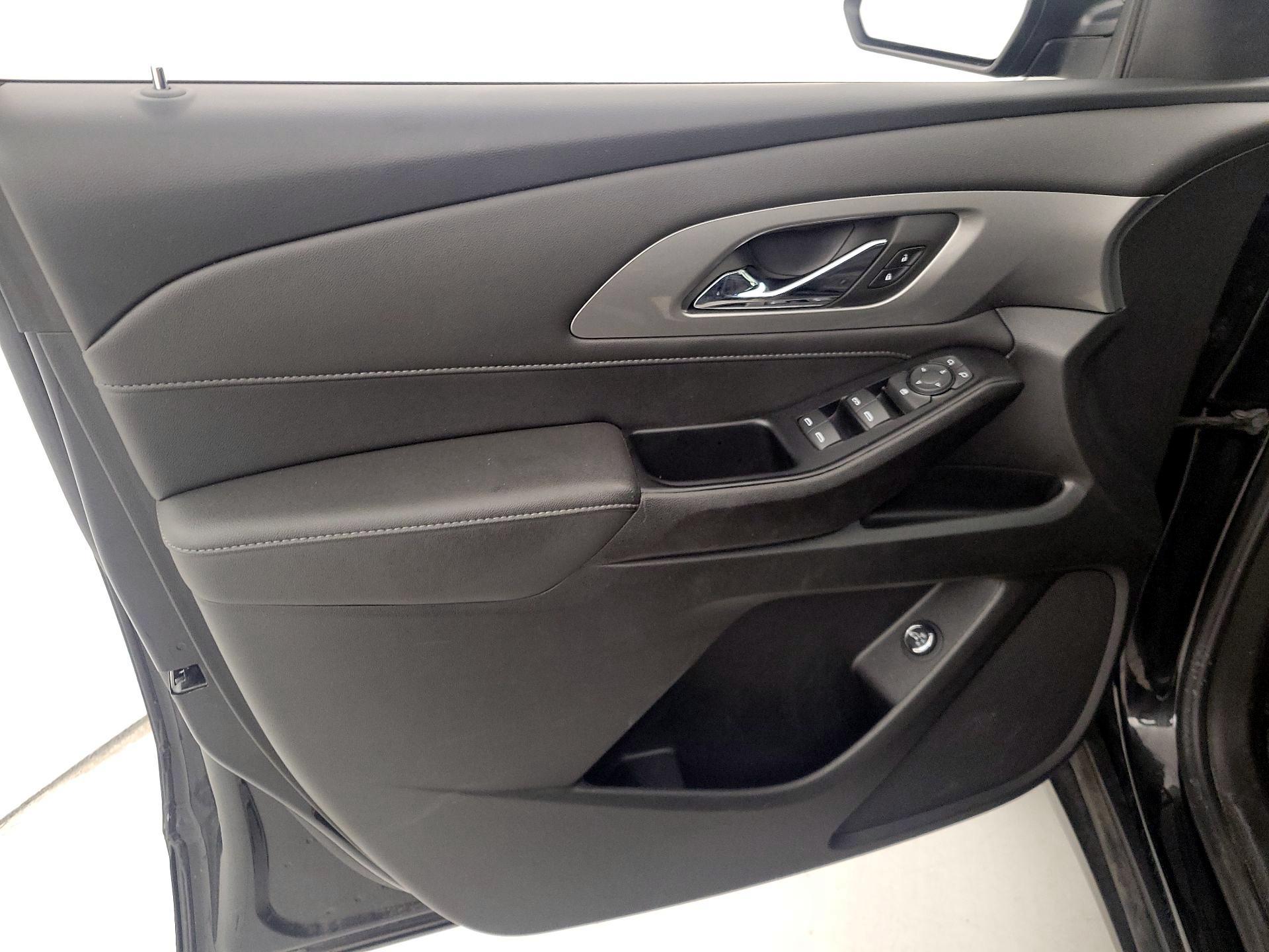 Thumbnail: 2023 Chevrolet Traverse - 12