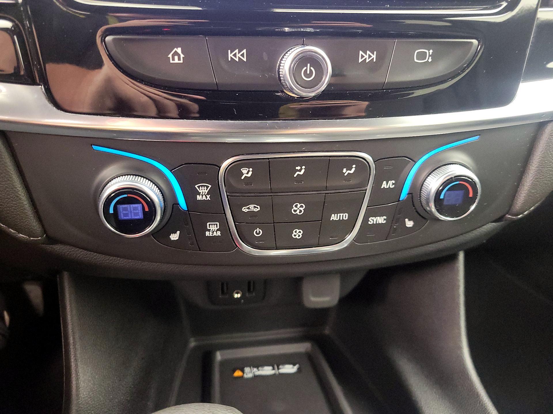 Thumbnail: 2023 Chevrolet Traverse - 16