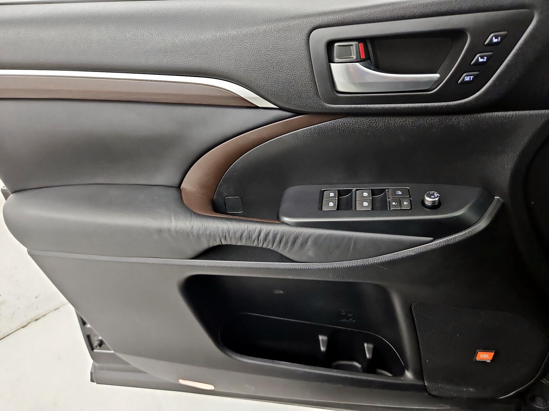 Thumbnail: 2014 Toyota Highlander - 12