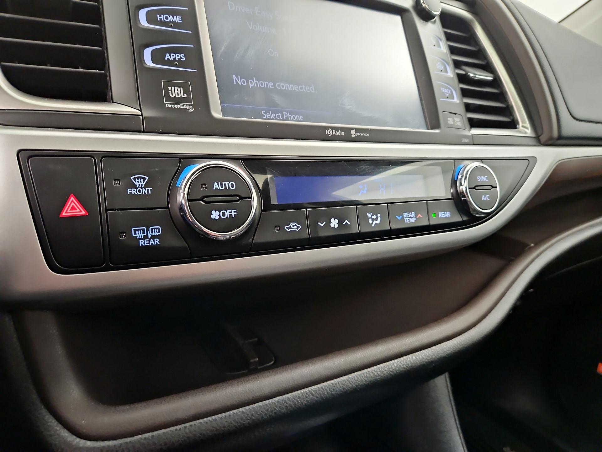 Thumbnail: 2014 Toyota Highlander - 16