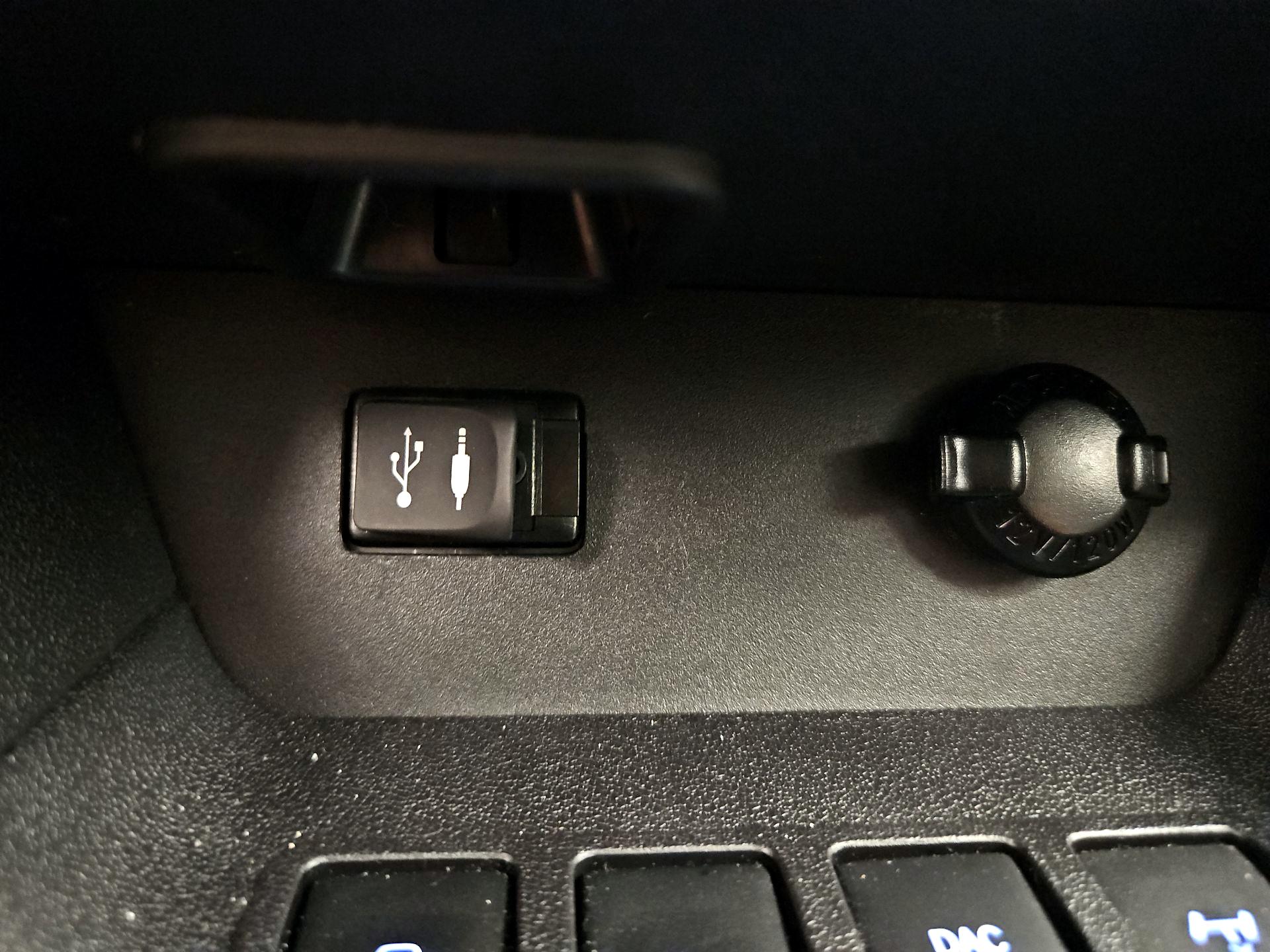 Thumbnail: 2014 Toyota Highlander - 18