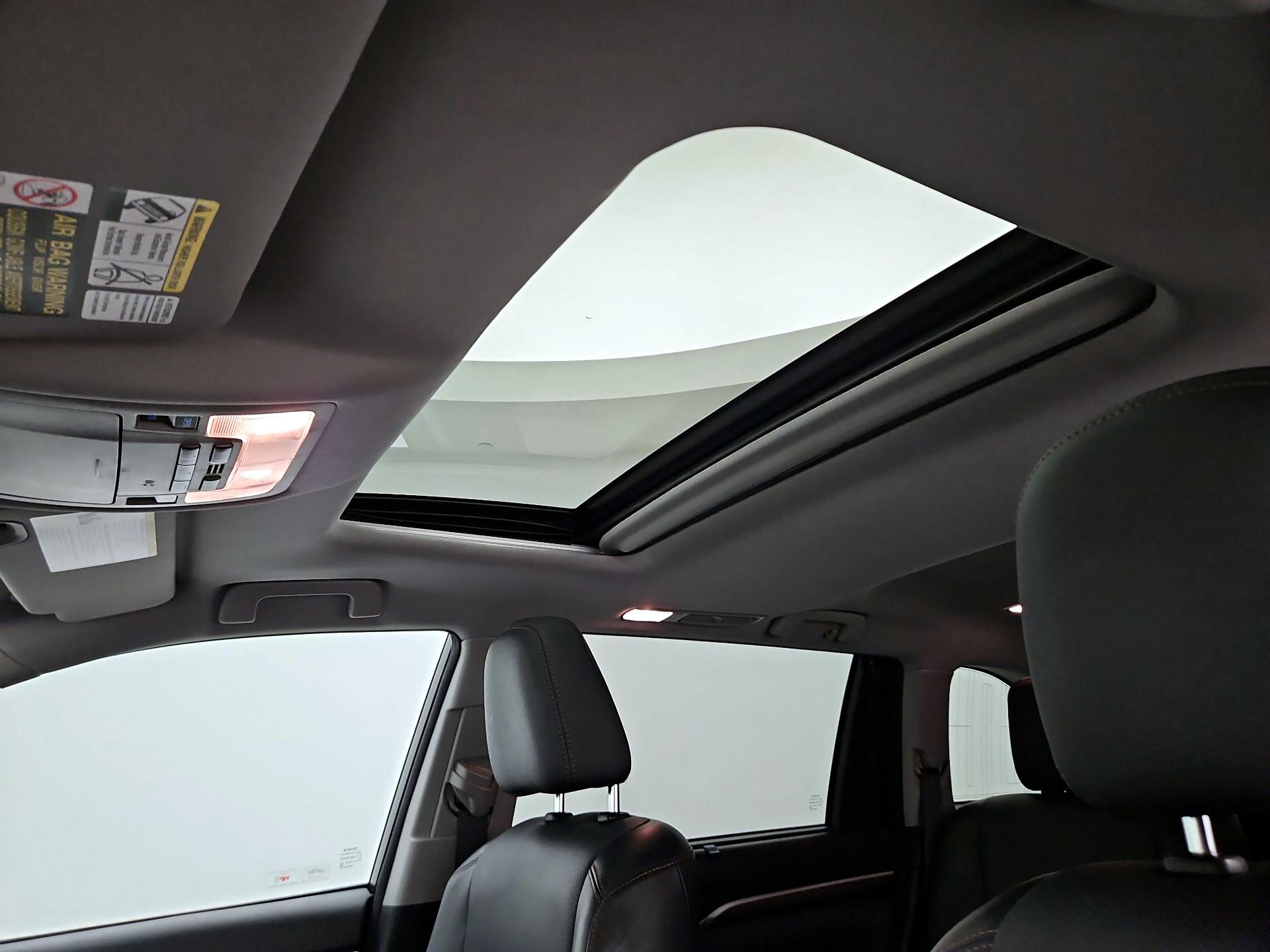 Thumbnail: 2014 Toyota Highlander - 19