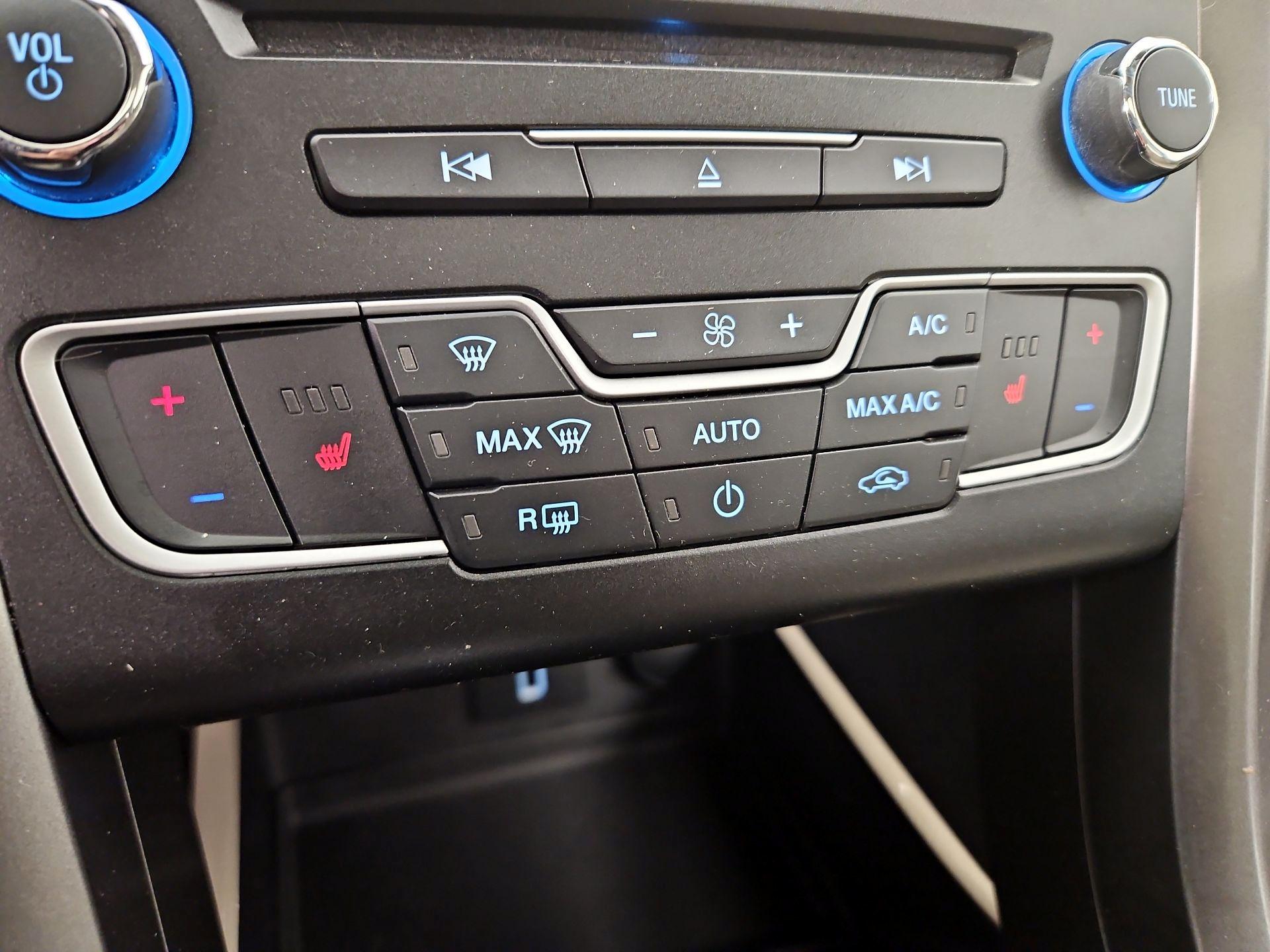 Thumbnail: 2017 Ford Fusion - 16