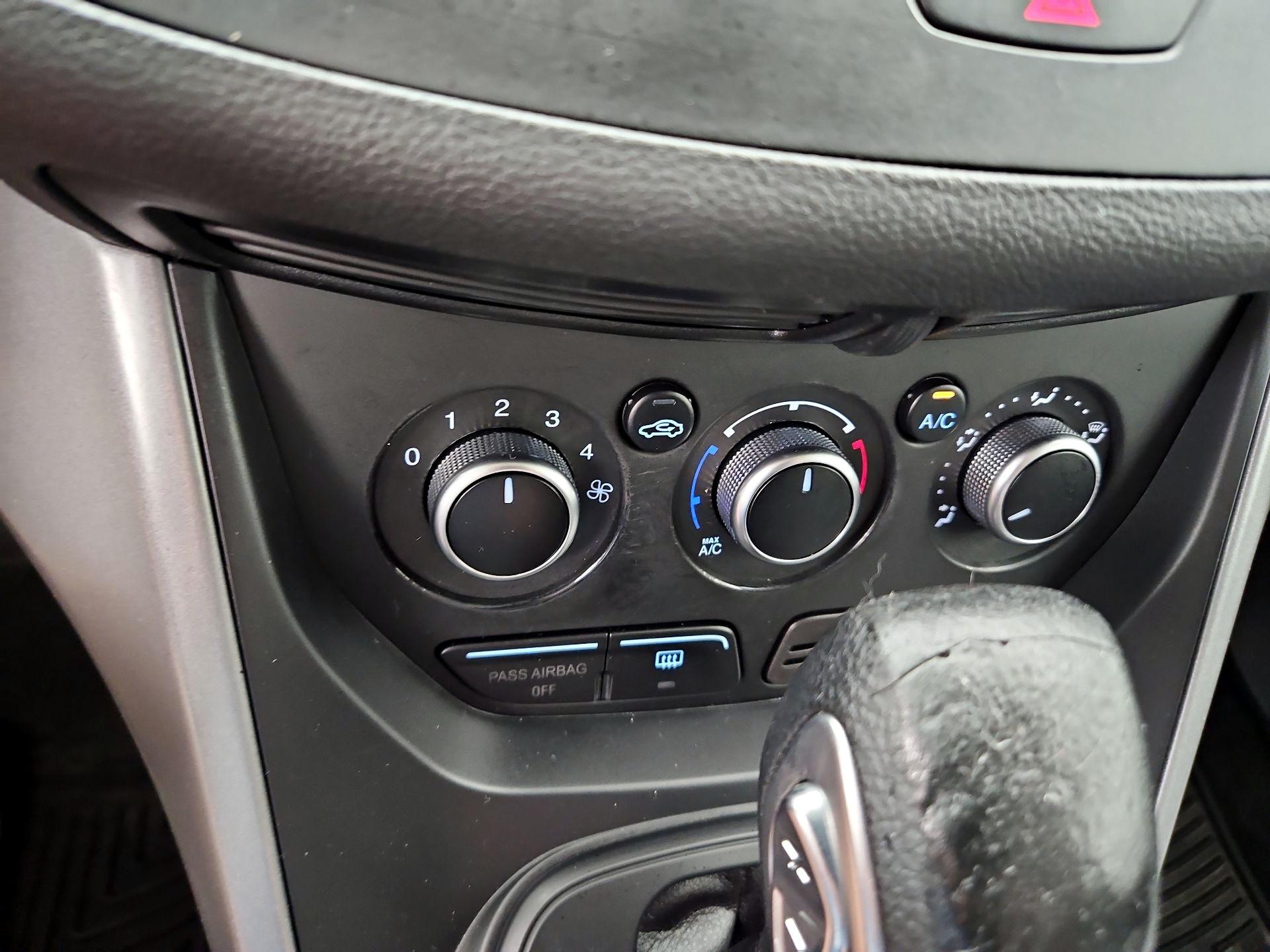 Thumbnail: 2014 Ford Escape - 16