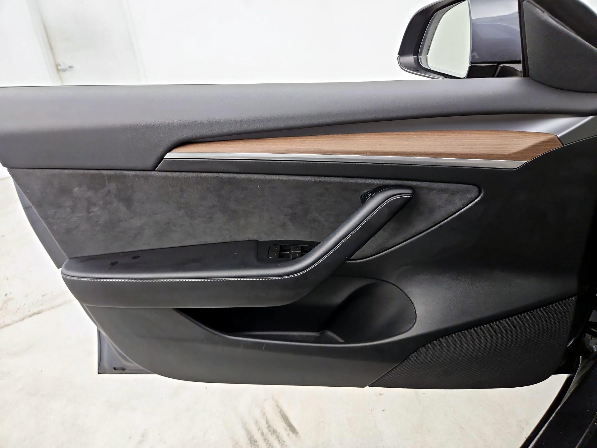 Thumbnail: 2023 Tesla Model 3 - 12