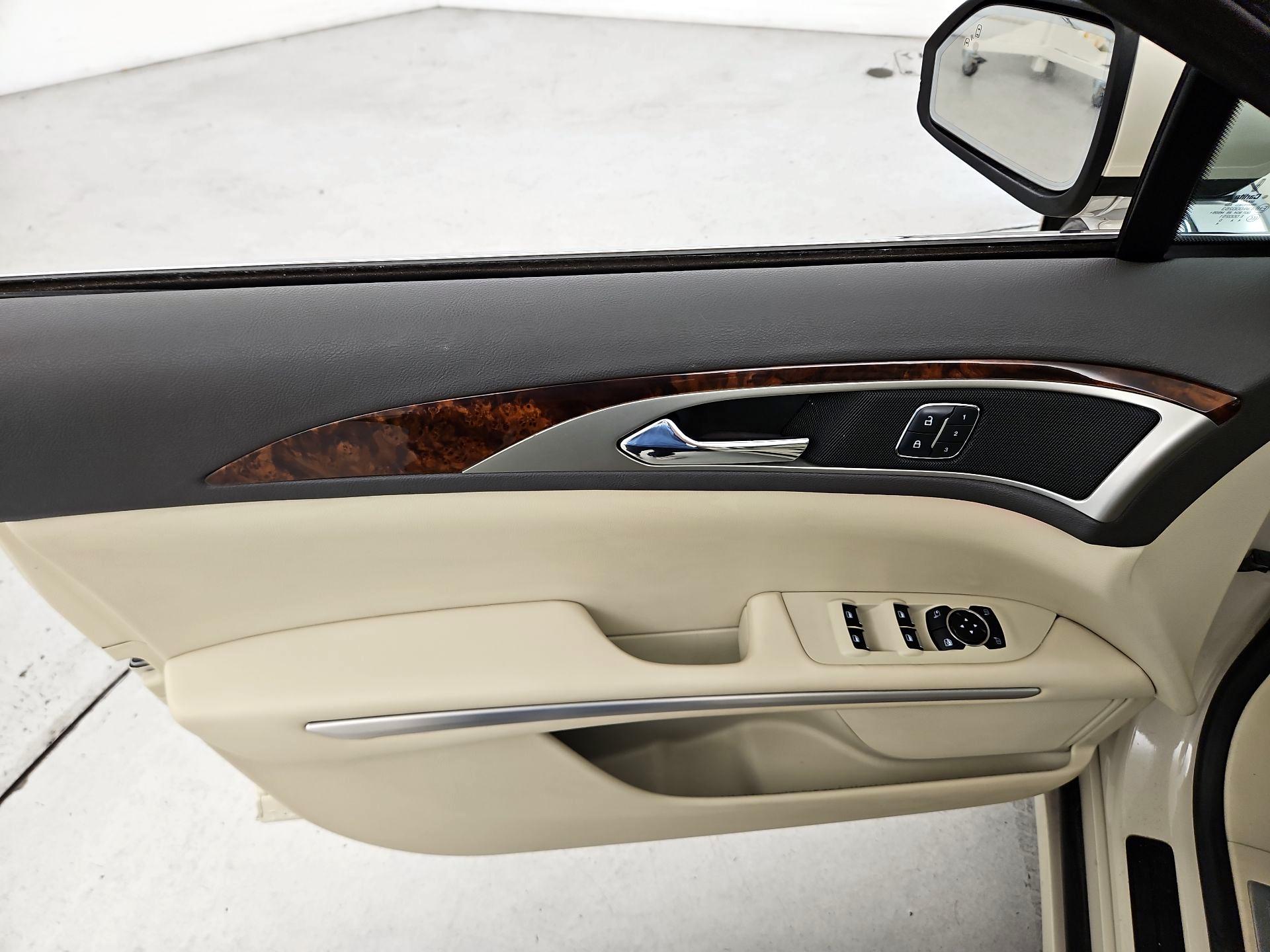 Thumbnail: 2015 Lincoln MKZ - 12