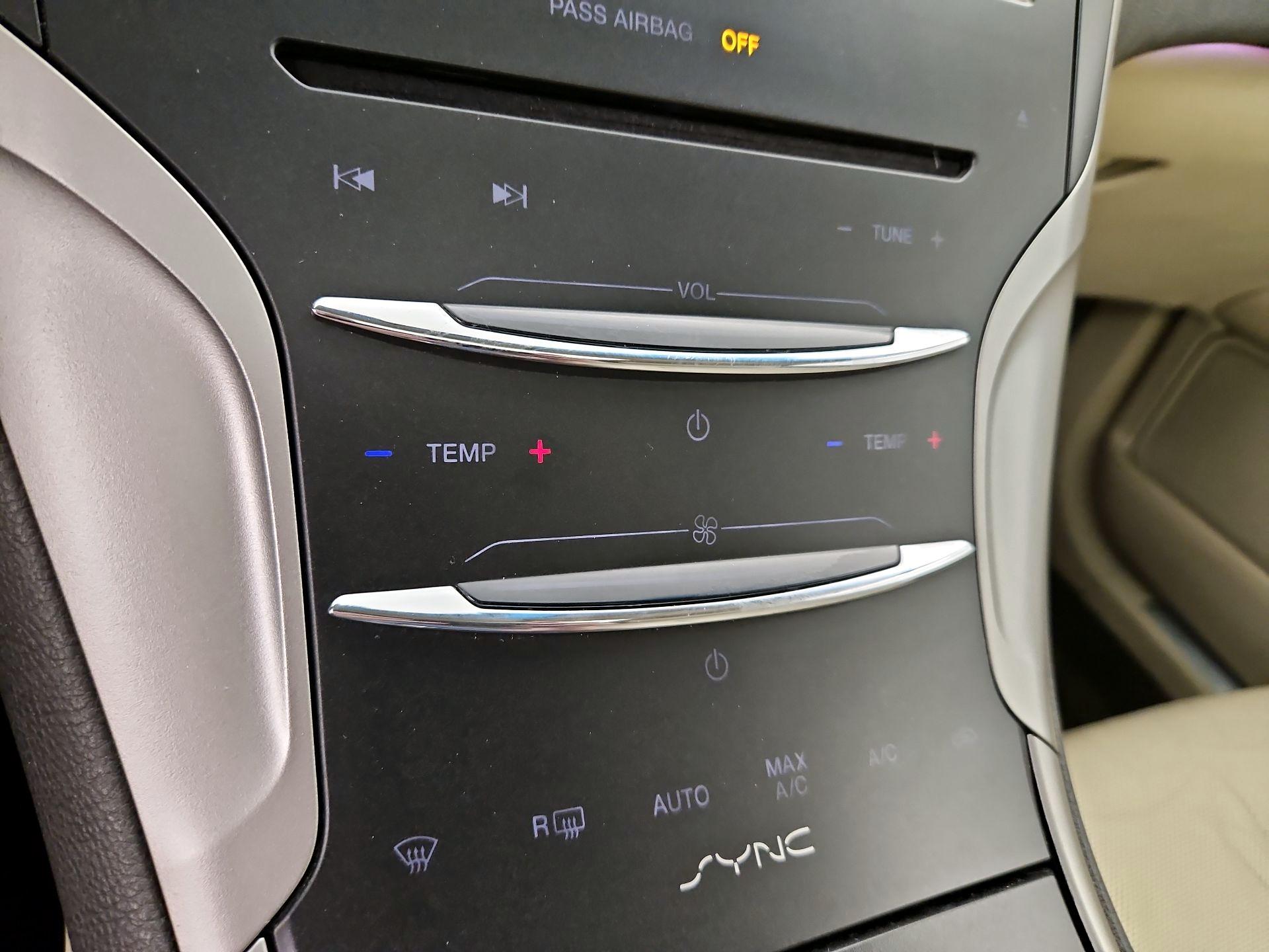 Thumbnail: 2015 Lincoln MKZ - 16