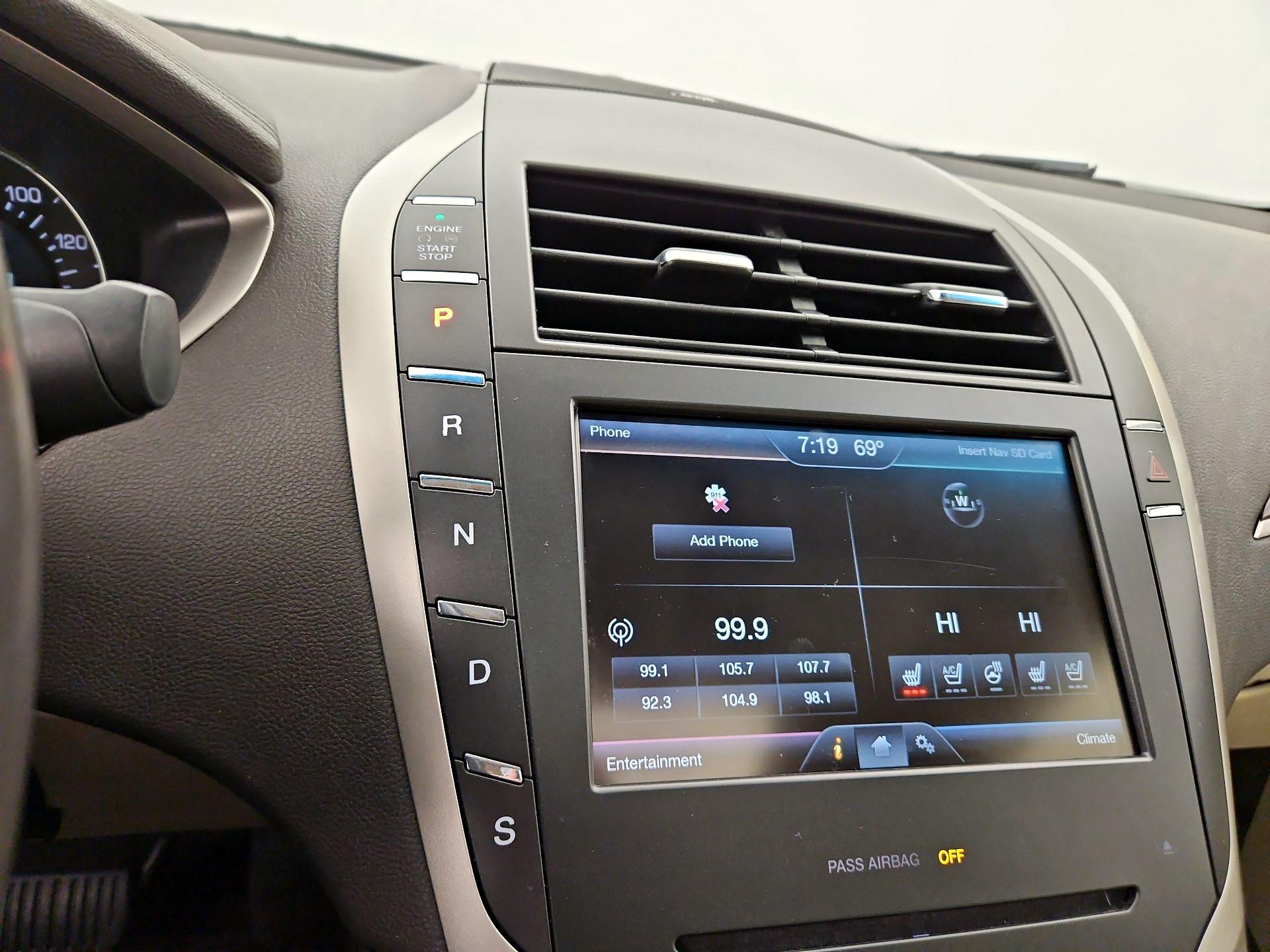 Thumbnail: 2015 Lincoln MKZ - 17