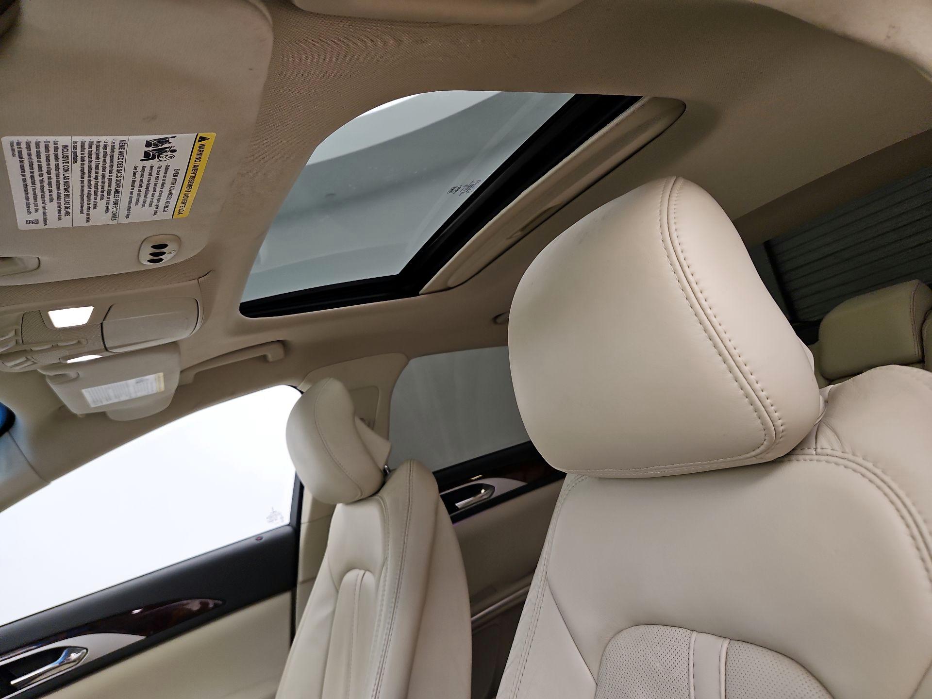 Thumbnail: 2015 Lincoln MKZ - 19