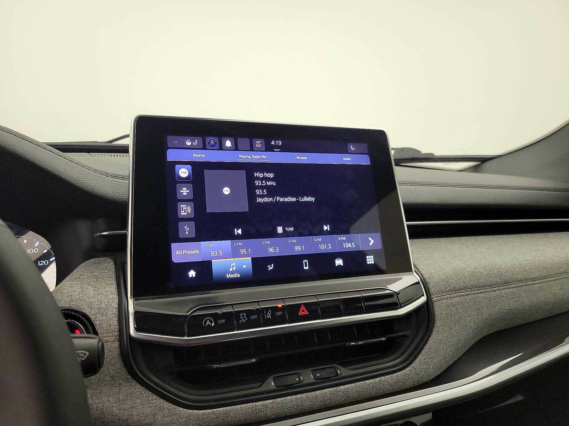 Thumbnail: 2023 Jeep Compass - 15