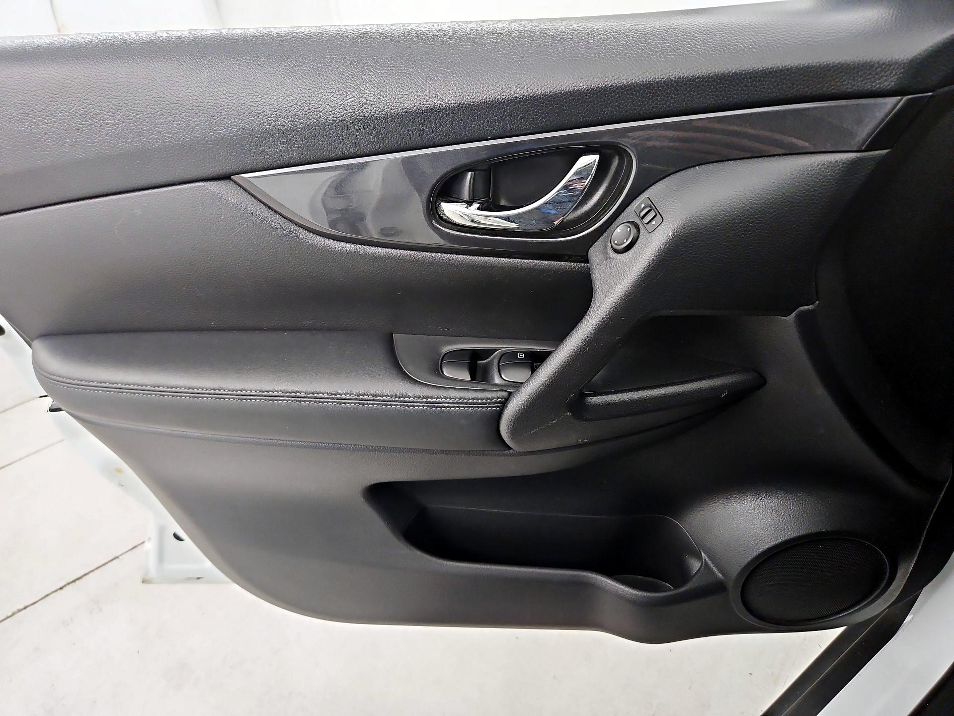 Thumbnail: 2018 Nissan Rogue - 12