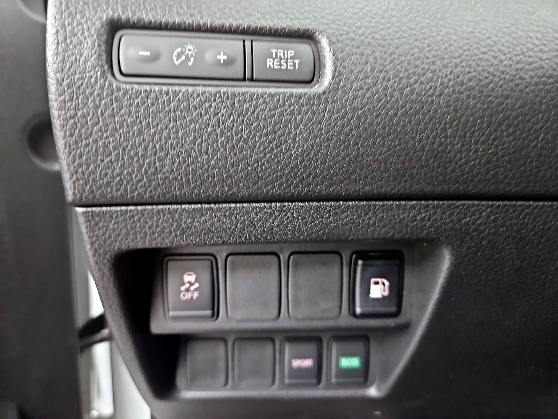 Thumbnail: 2018 Nissan Rogue - 13