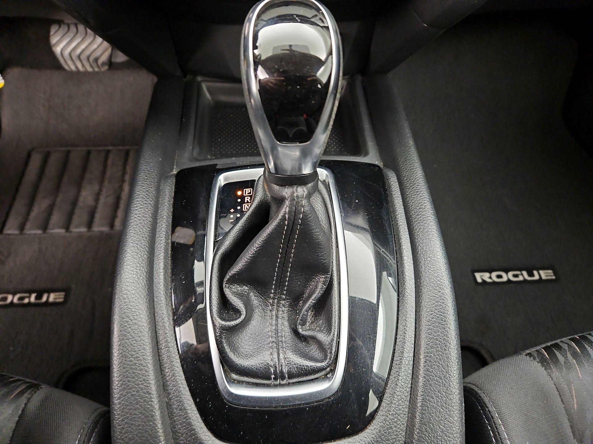 Thumbnail: 2018 Nissan Rogue - 17