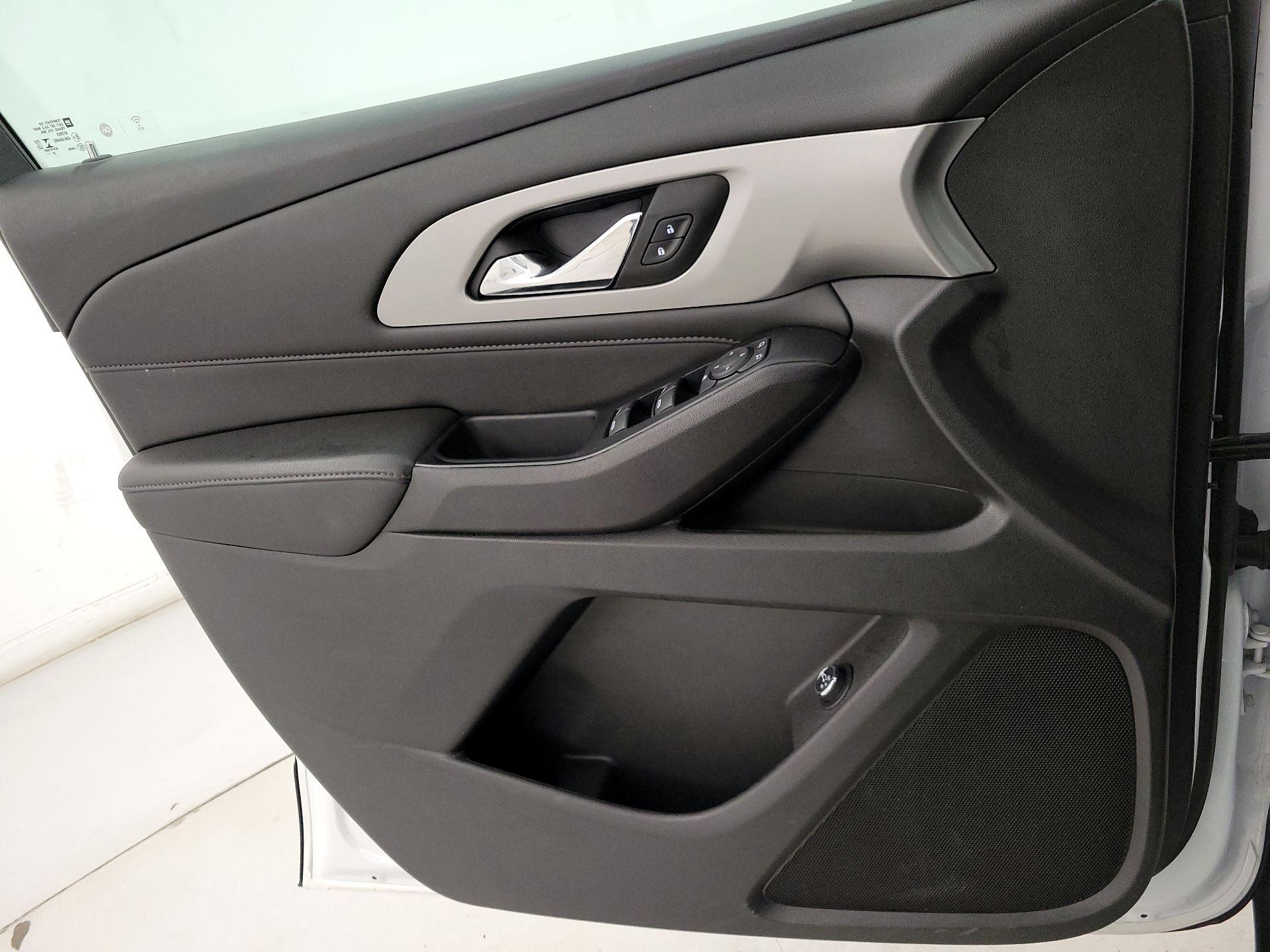 Thumbnail: 2023 Chevrolet Traverse - 12