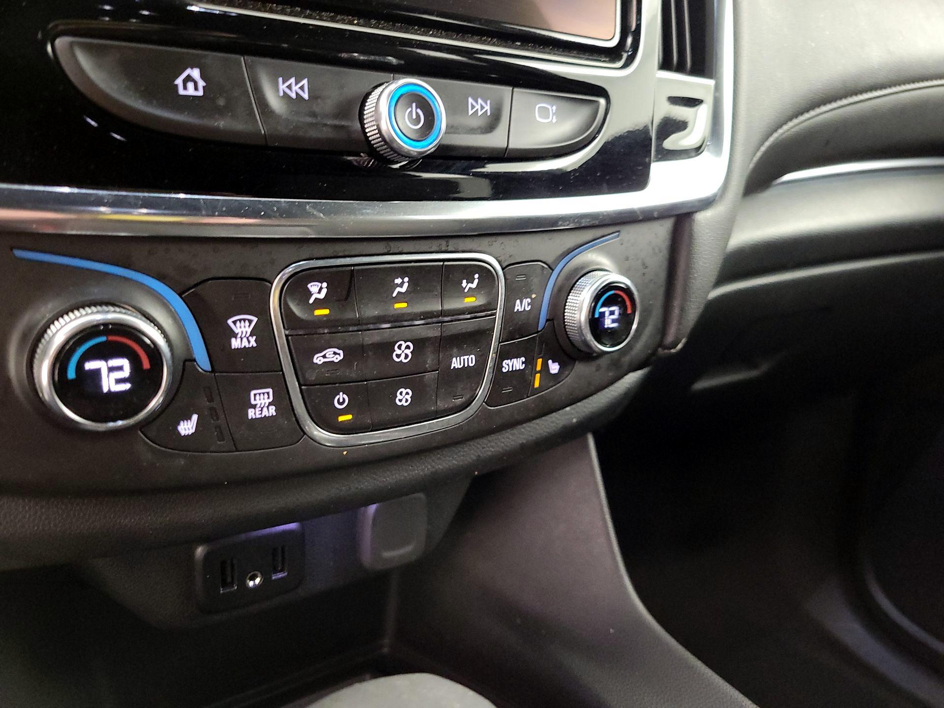 Thumbnail: 2023 Chevrolet Traverse - 16