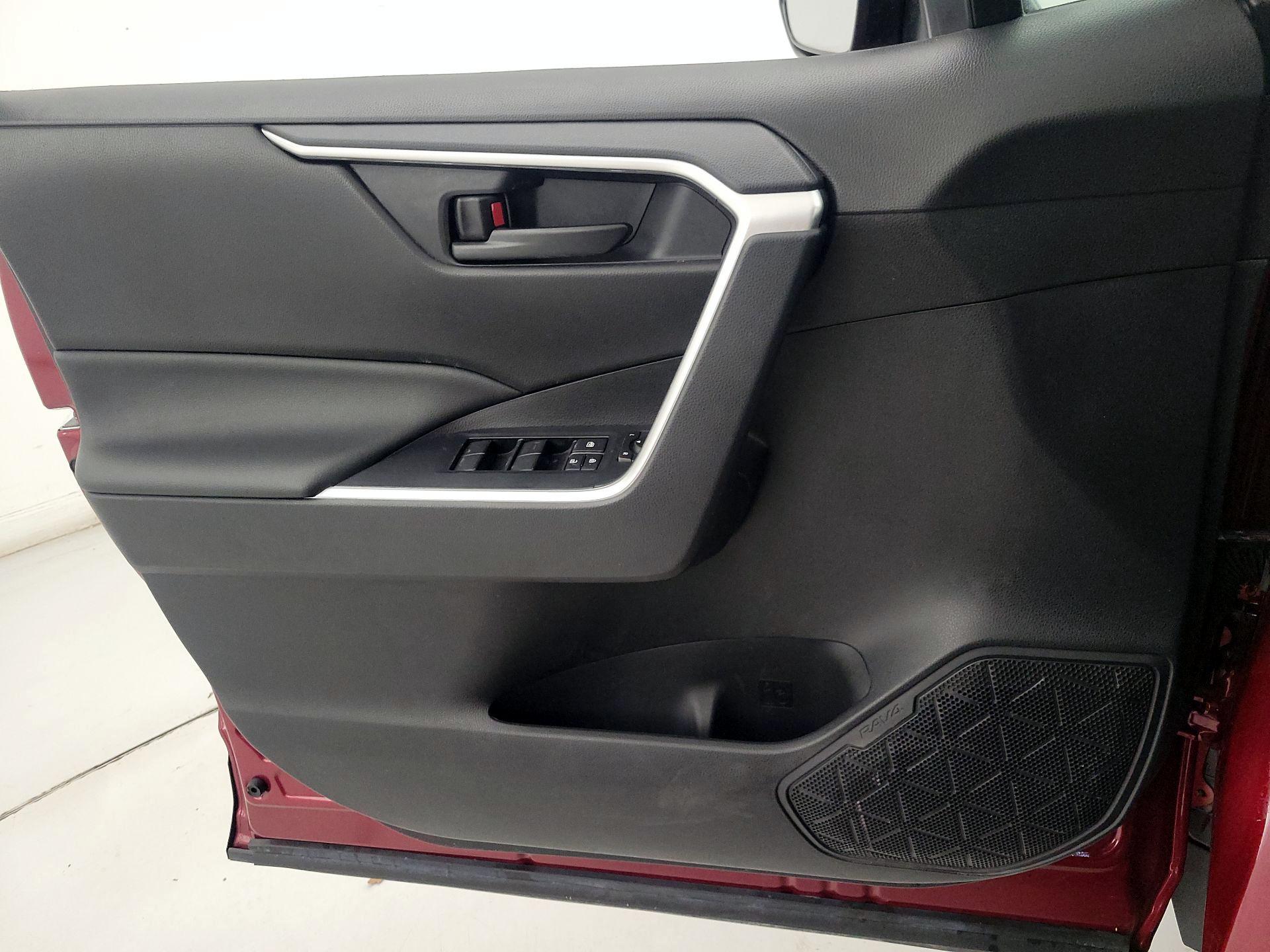 Thumbnail: 2022 Toyota RAV4 - 12