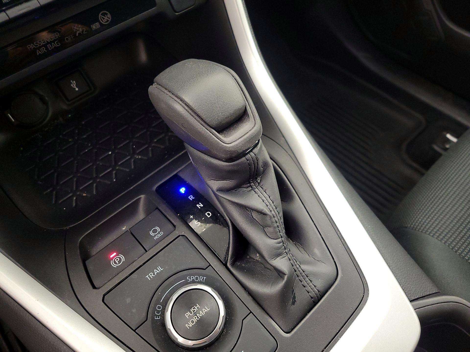 Thumbnail: 2022 Toyota RAV4 - 17