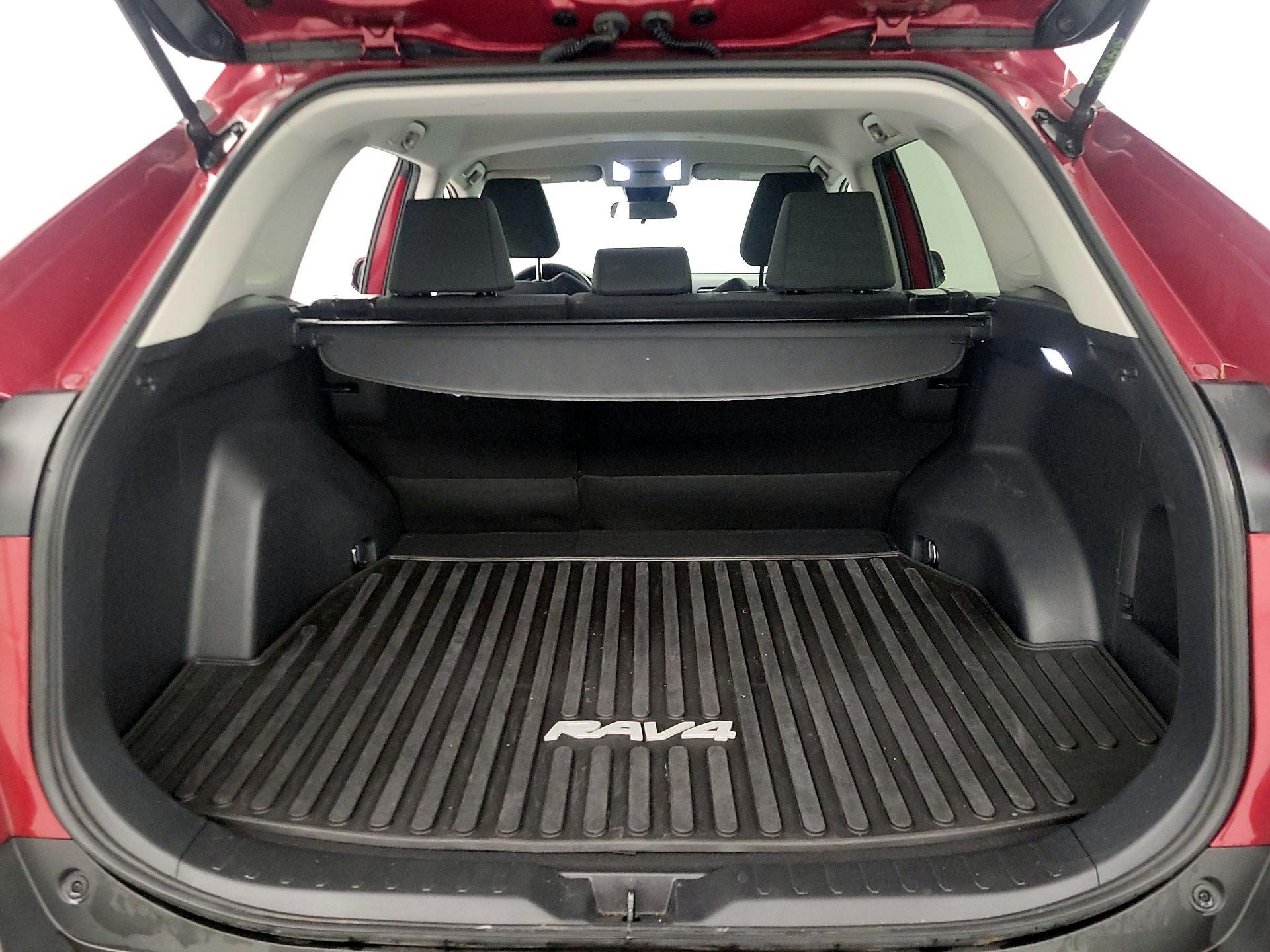 Thumbnail: 2022 Toyota RAV4 - 20