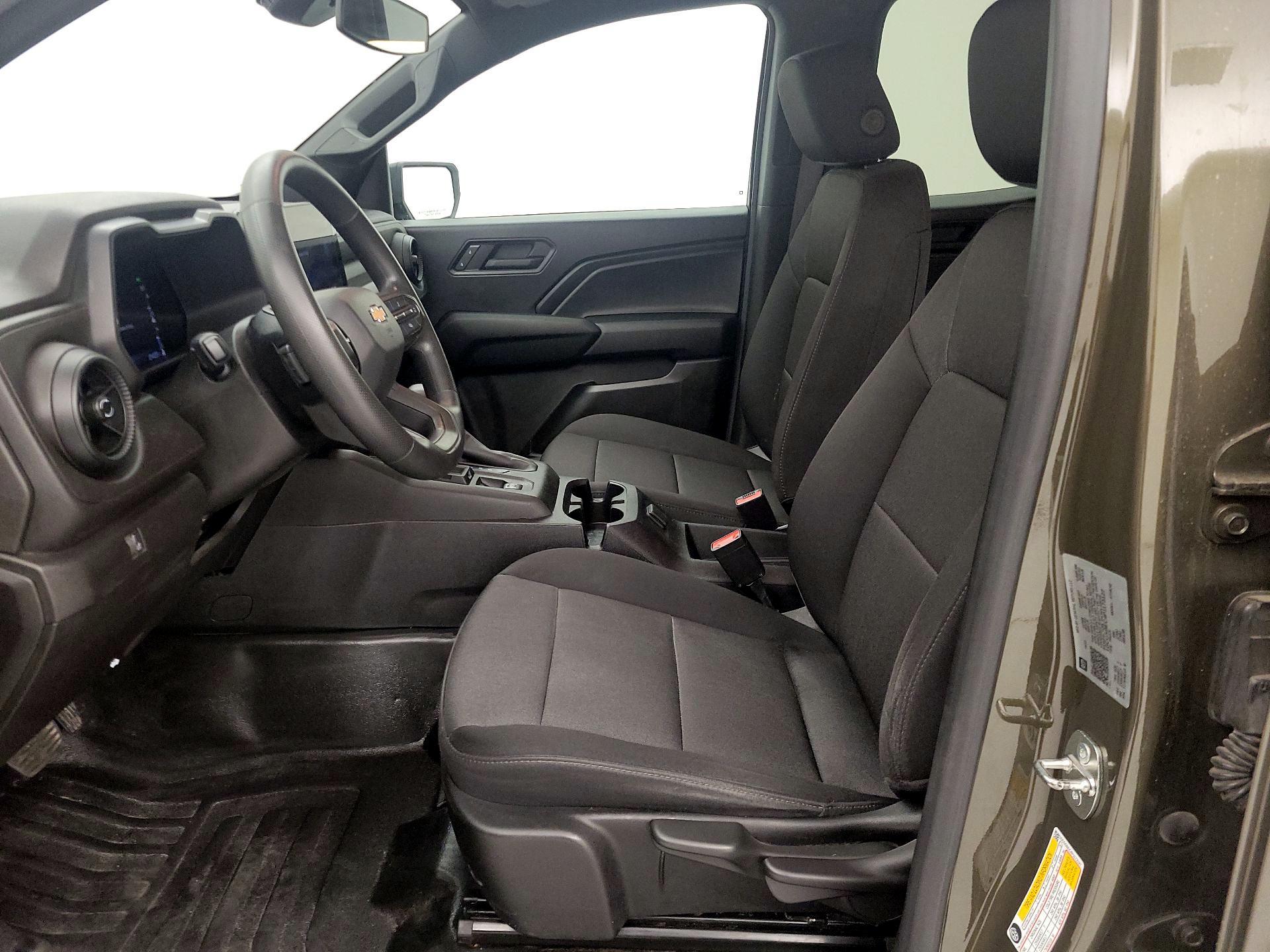 Thumbnail: 2023 Chevrolet Colorado - 11