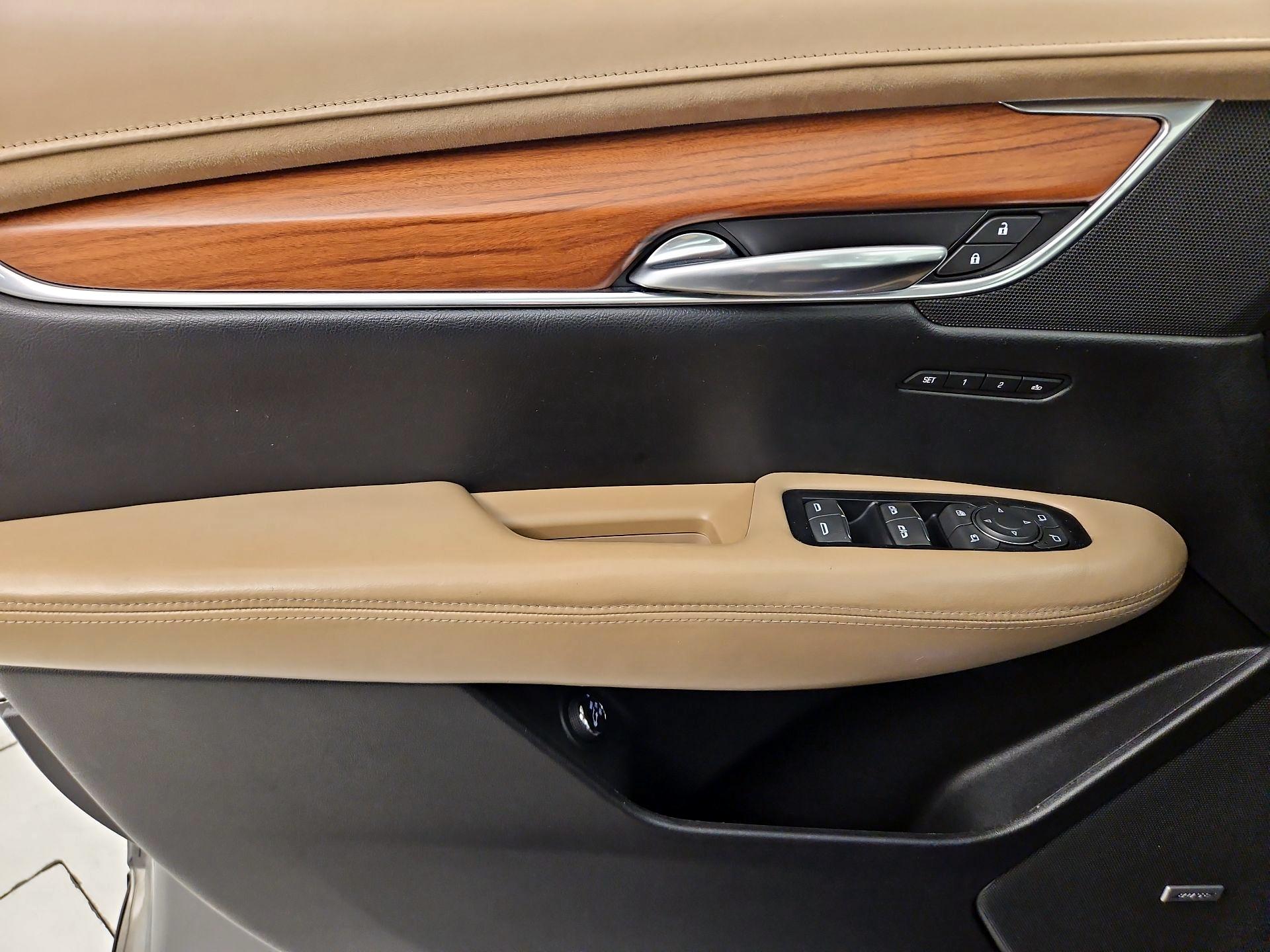 Thumbnail: 2018 Cadillac XT5 - 12