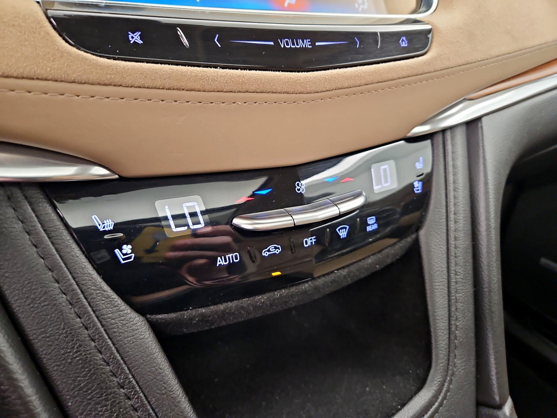 Thumbnail: 2018 Cadillac XT5 - 17