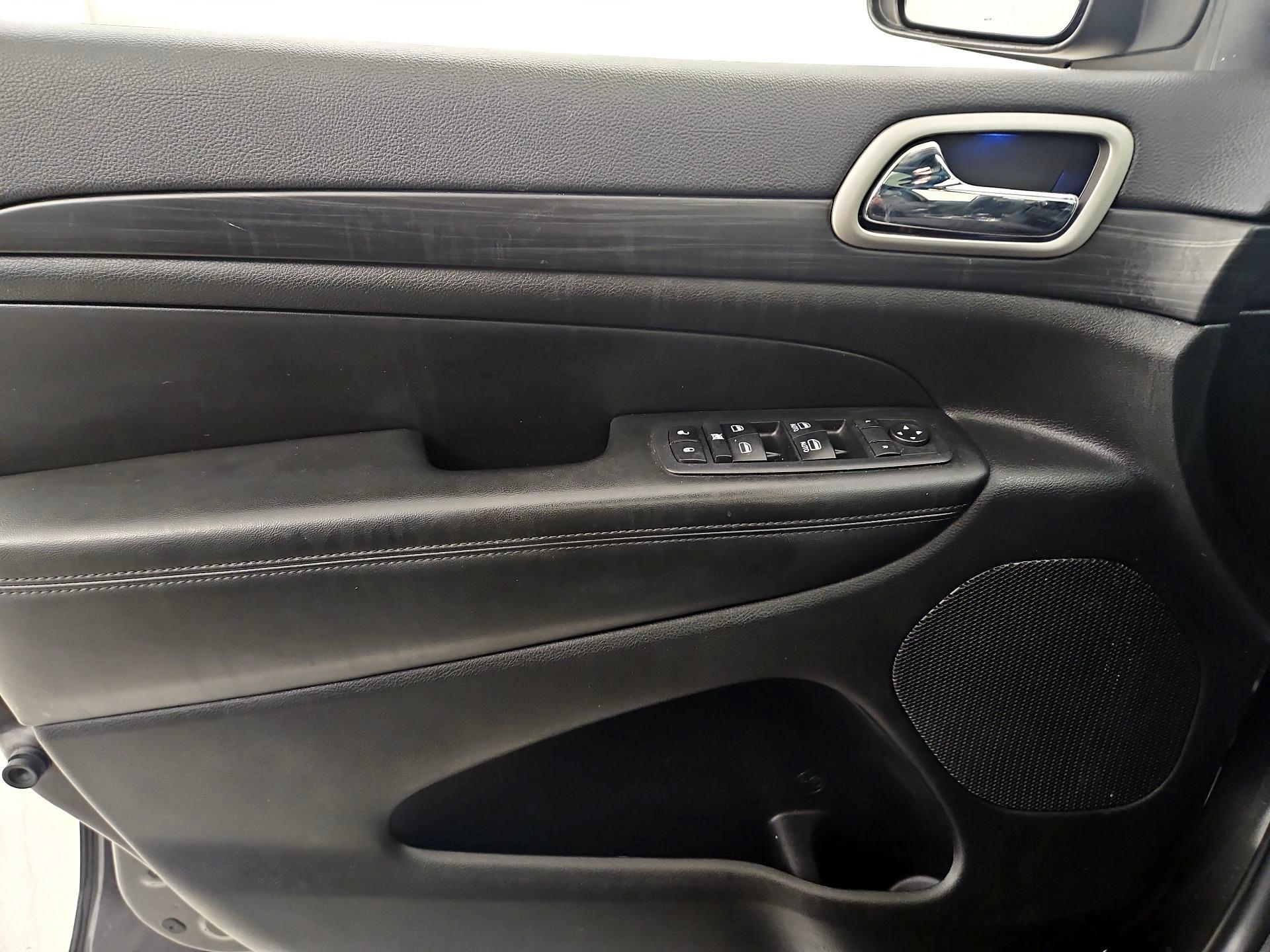 Thumbnail: 2020 Jeep Grand Cherokee - 12