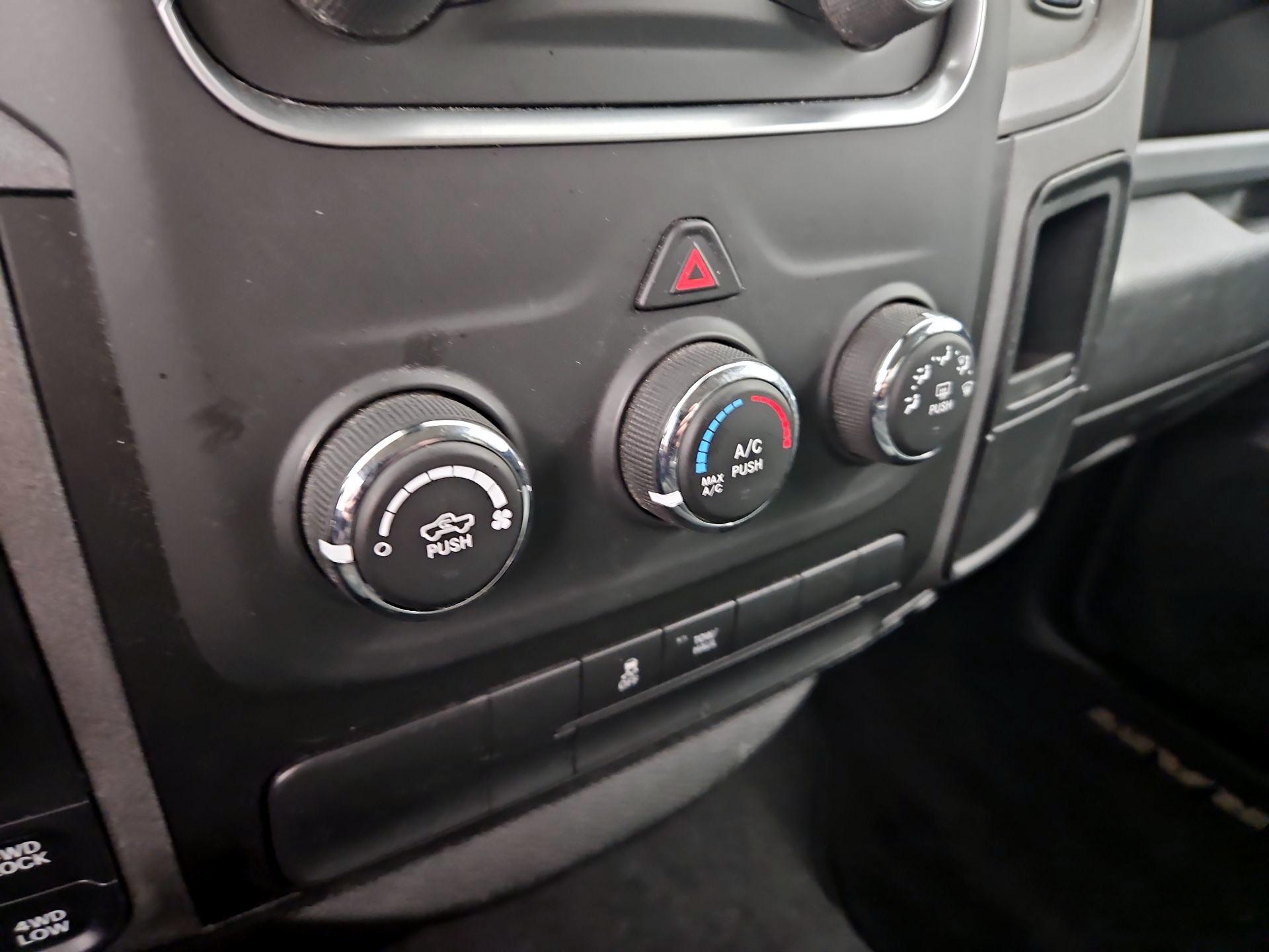 Thumbnail: 2019 RAM 1500 Classic - 16