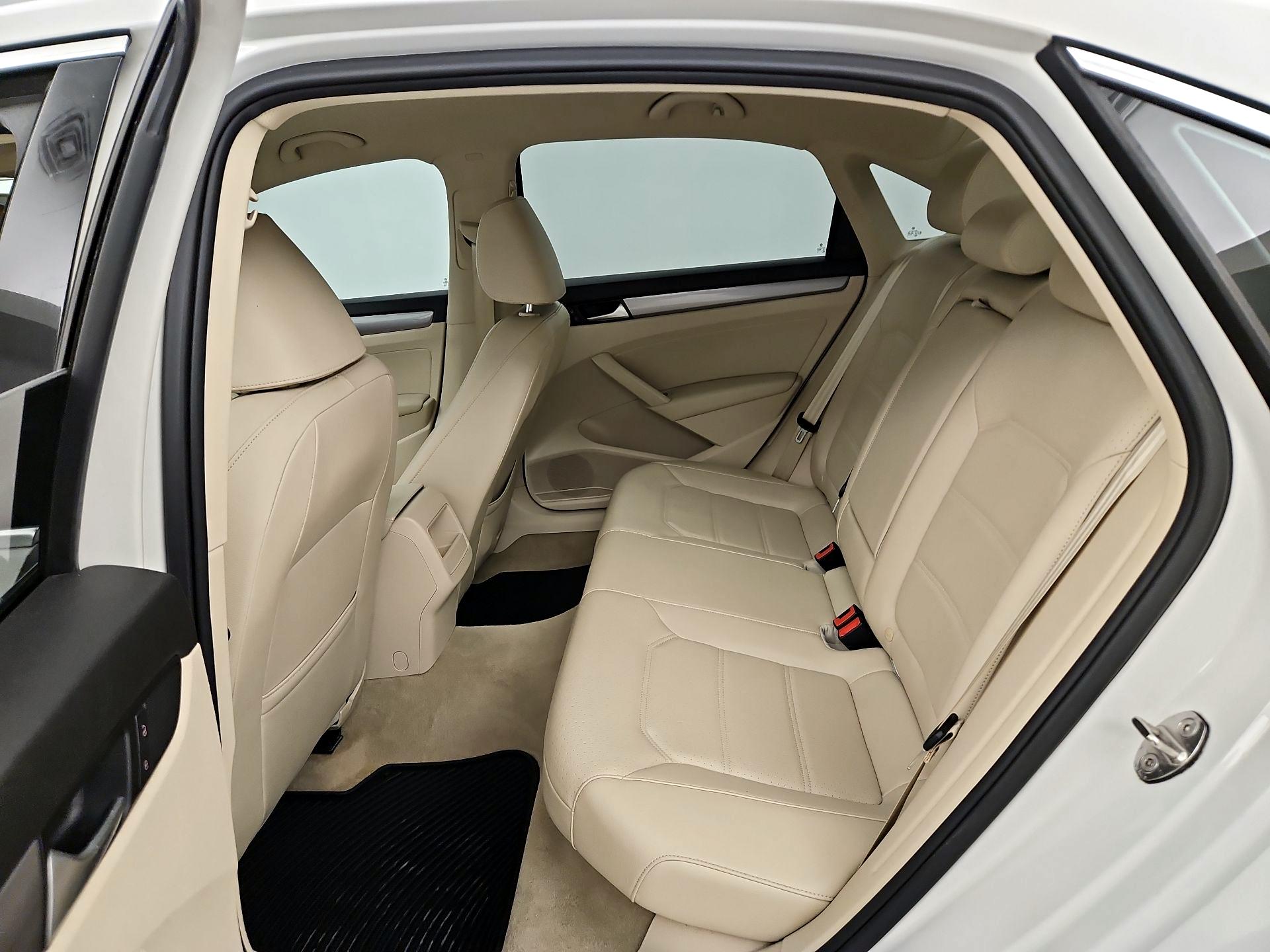 Thumbnail: 2015 Volkswagen Passat - 19