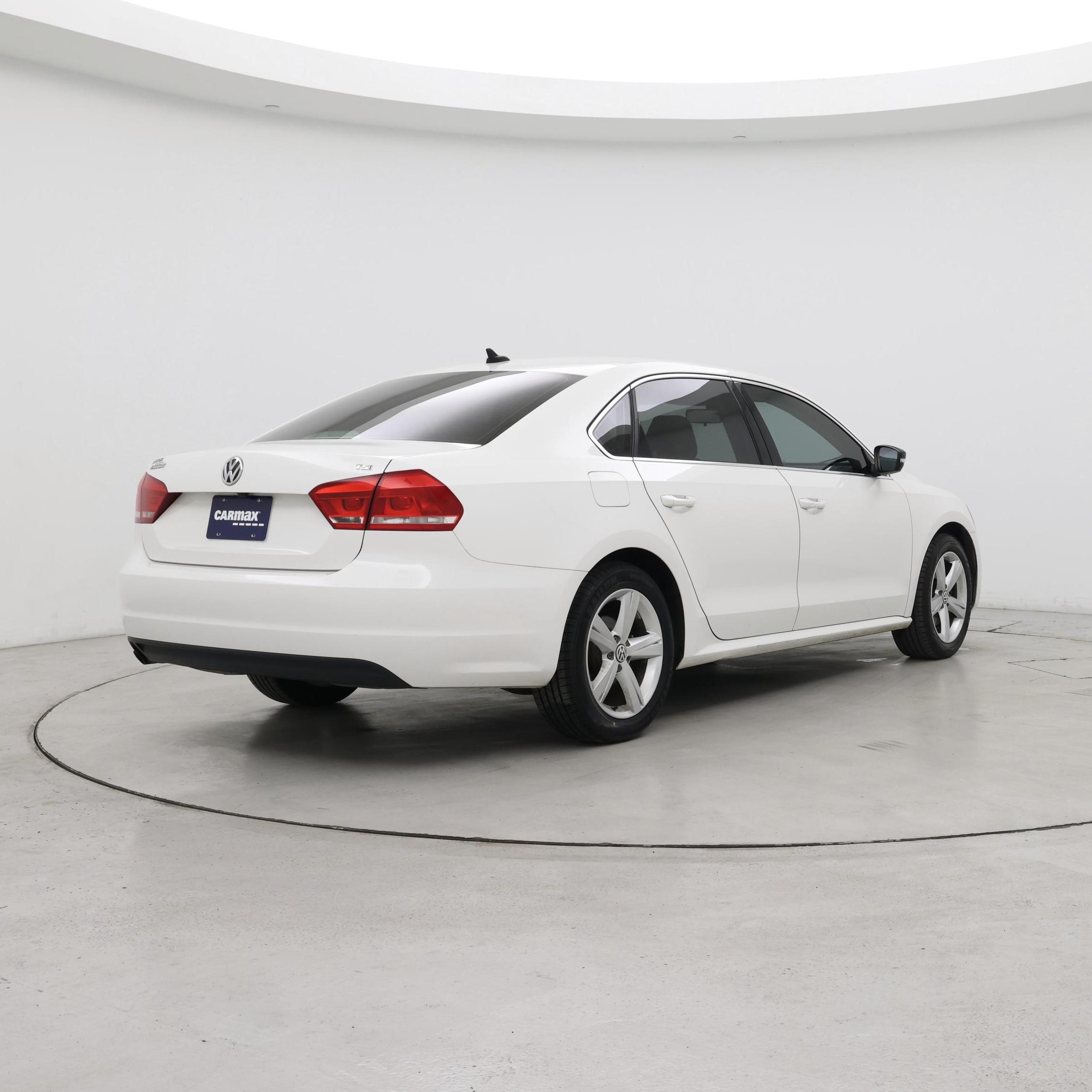 Thumbnail: 2015 Volkswagen Passat - 8