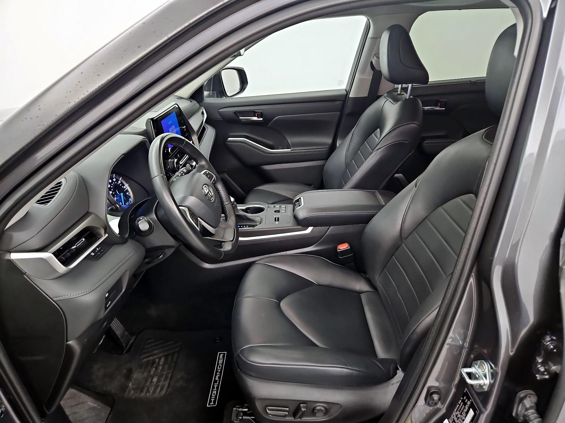 Thumbnail: 2023 Toyota Highlander - 11